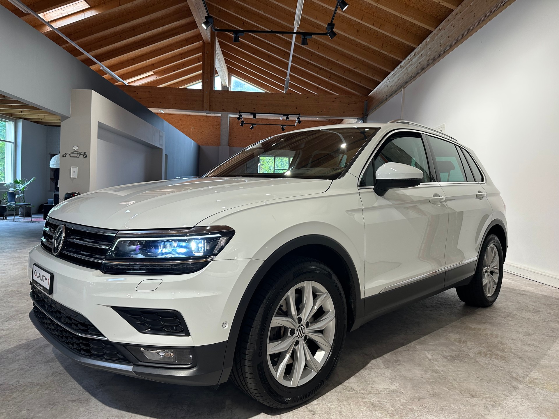 VW Tiguan 2.0TSI Highline 4Motion DSG/Inkl. 1. Jahr Garantie/Top Ausstattung inkl. AHK El. abschwenkbar-image-0