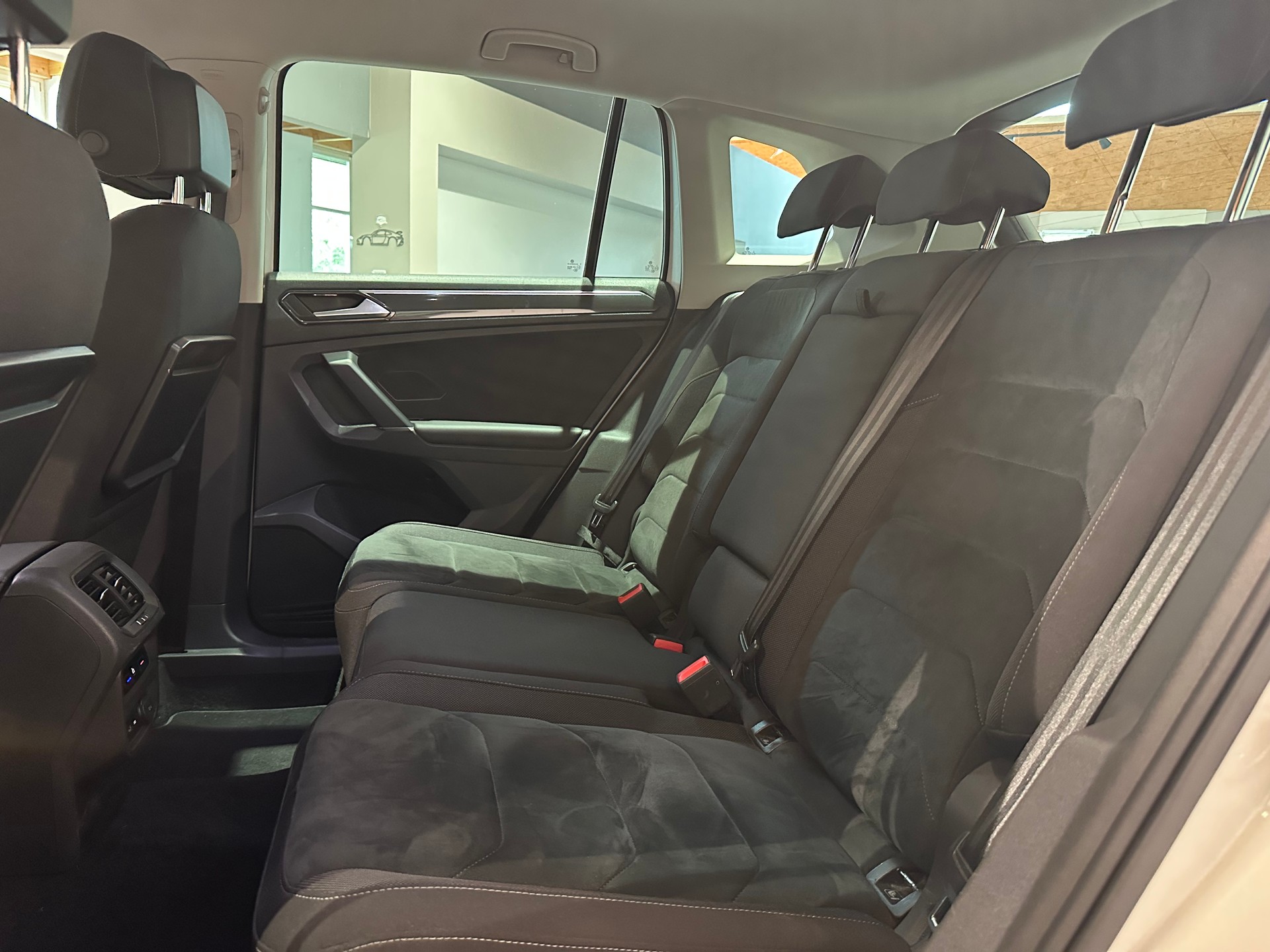 VW Tiguan 2.0TSI Highline 4Motion DSG/Inkl. 1. Jahr Garantie/Top Ausstattung inkl. AHK El. abschwenkbar-image-27