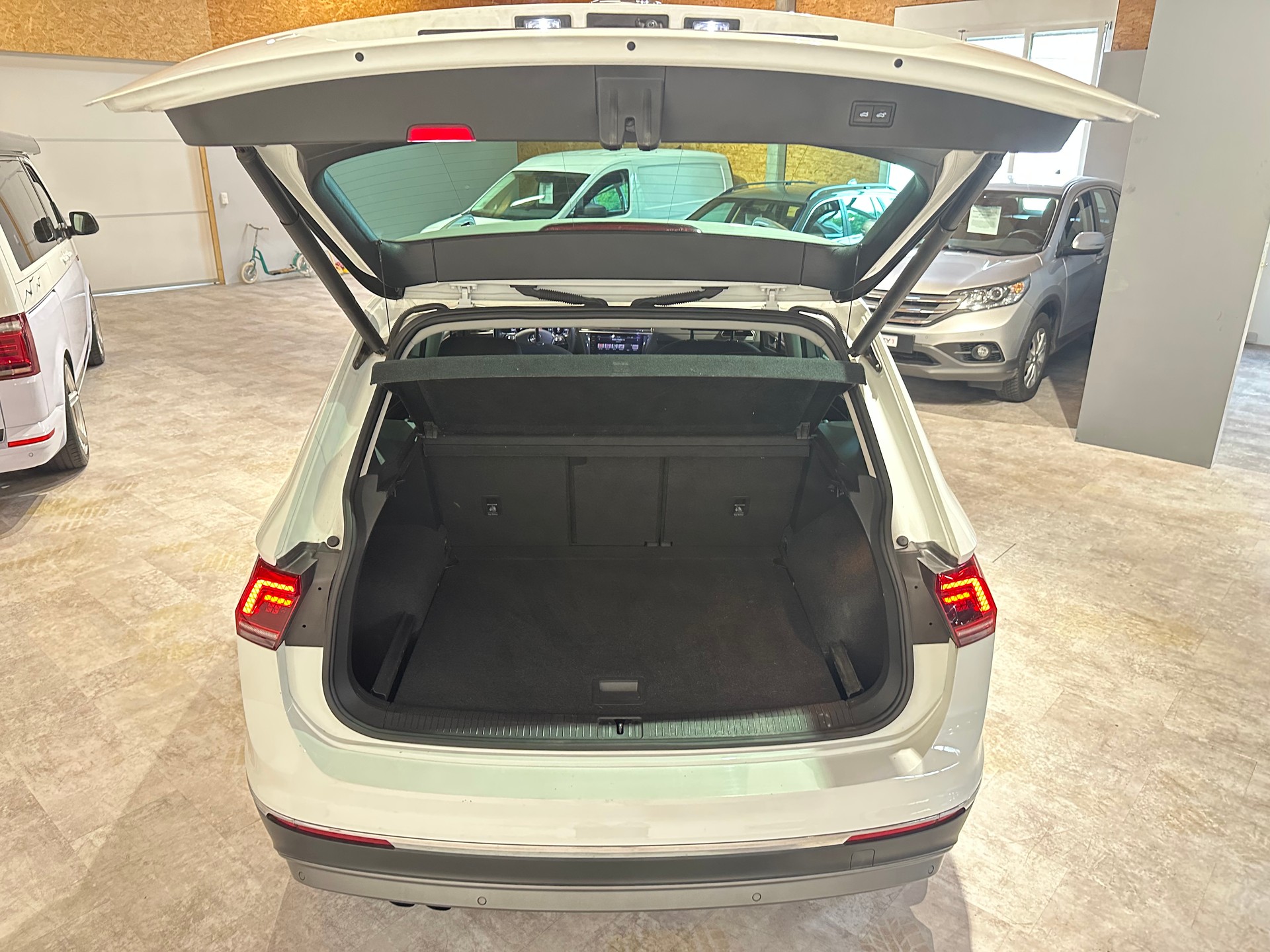 VW Tiguan 2.0TSI Highline 4Motion DSG/Inkl. 1. Jahr Garantie/Top Ausstattung inkl. AHK El. abschwenkbar-image-6