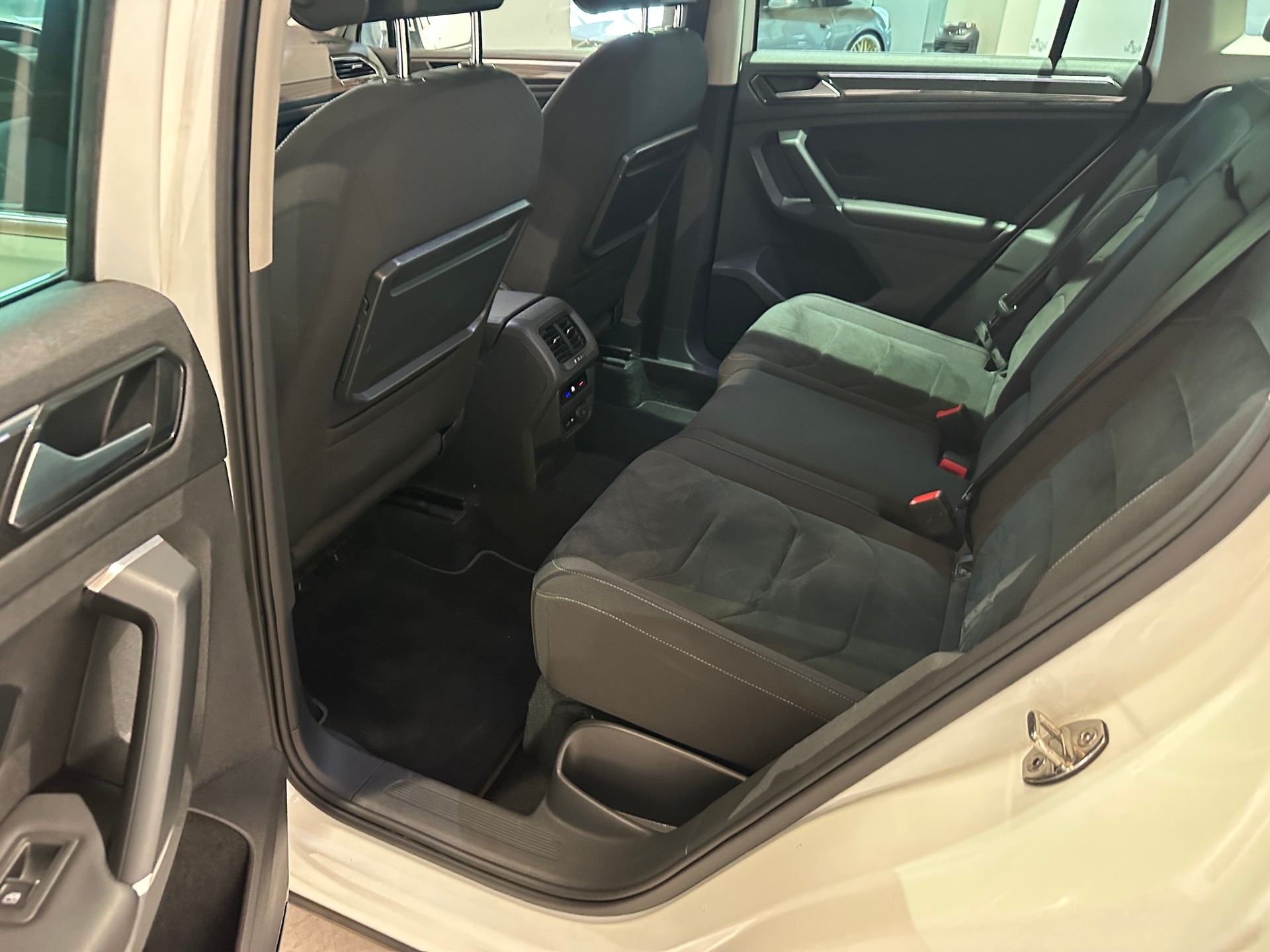 VW Tiguan 2.0TSI Highline 4Motion DSG/Inkl. 1. Jahr Garantie/Top Ausstattung inkl. AHK El. abschwenkbar-image-26