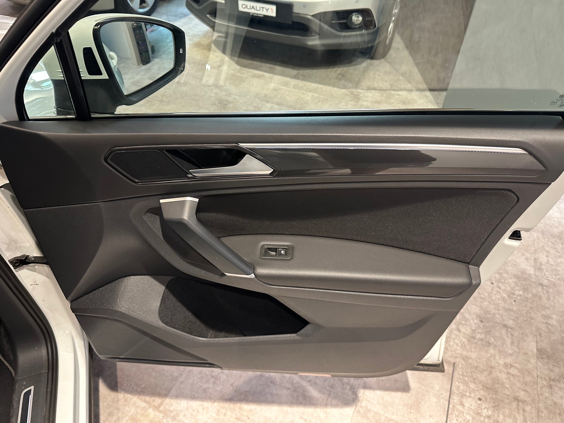 VW Tiguan 2.0TSI Highline 4Motion DSG/Inkl. 1. Jahr Garantie/Top Ausstattung inkl. AHK El. abschwenkbar-image-16