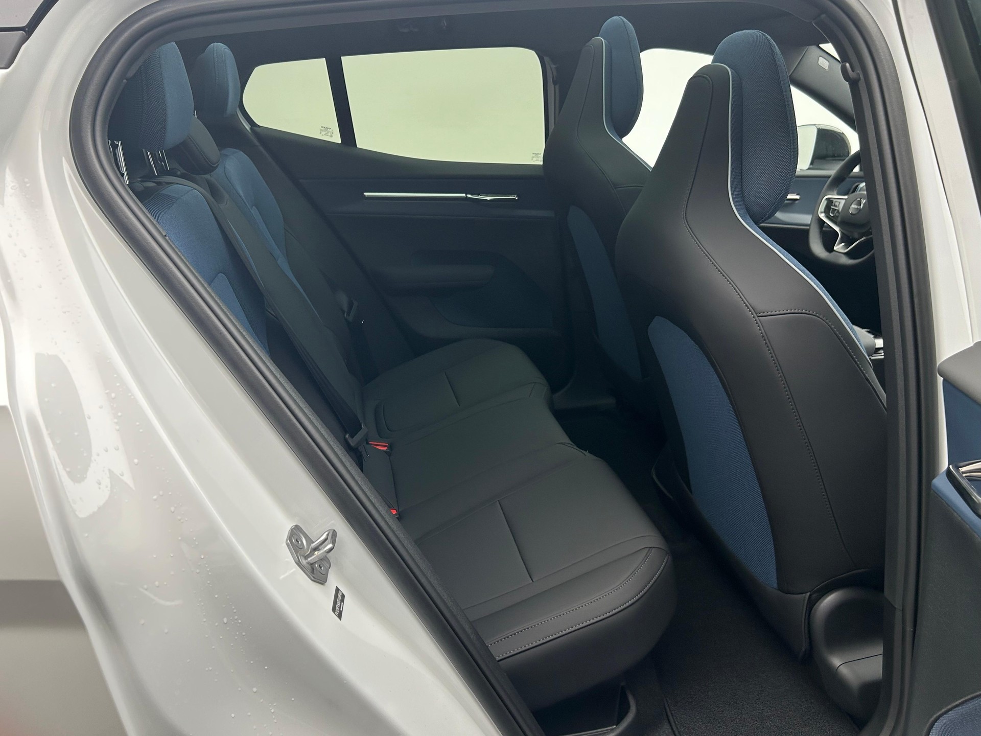 VOLVO EX30 E60 Twin Ultra Performance AWD-image-18