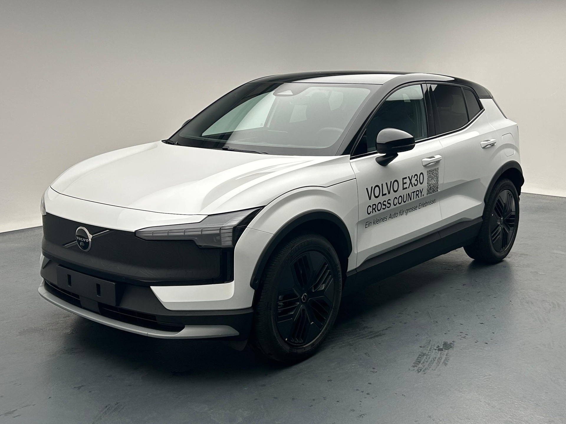 VOLVO EX30 E60 Twin Ultra Performance AWD-image-0