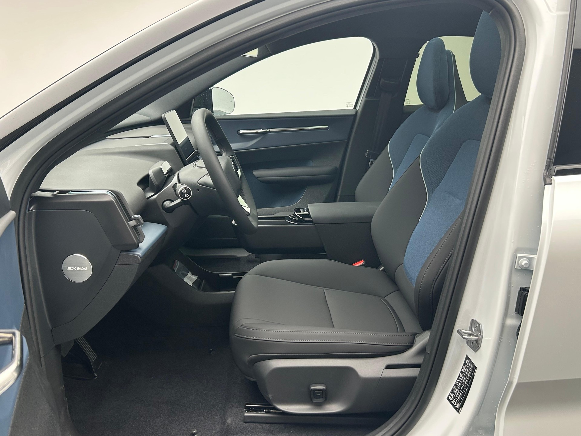 VOLVO EX30 E60 Twin Ultra Performance AWD-image-6