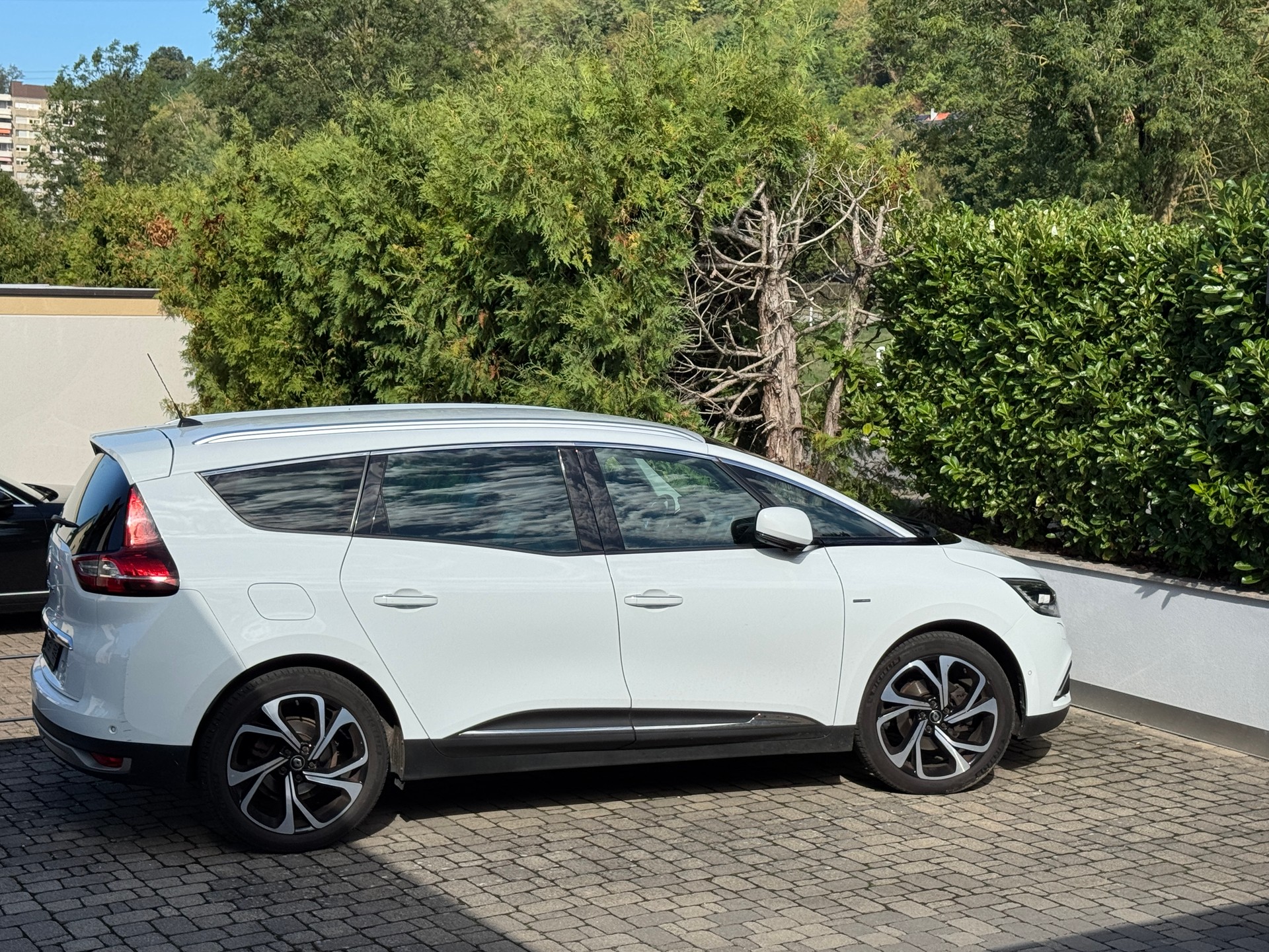RENAULT Grand Scénic 1.6 dCi Bose EDC-image-0