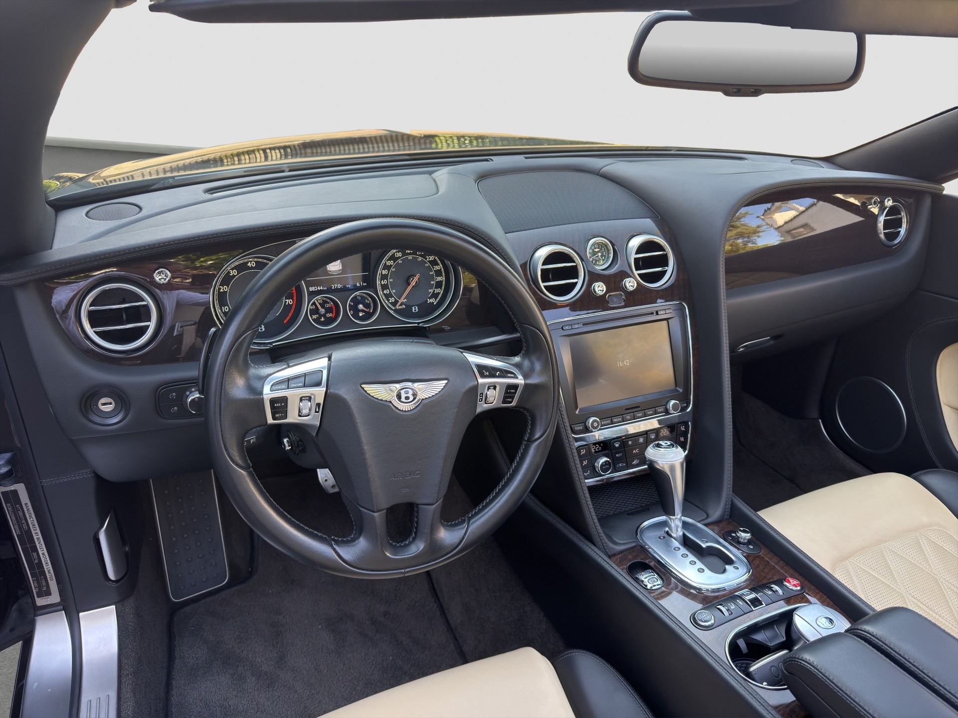 BENTLEY Continental GTC 4.0 V8-image-11