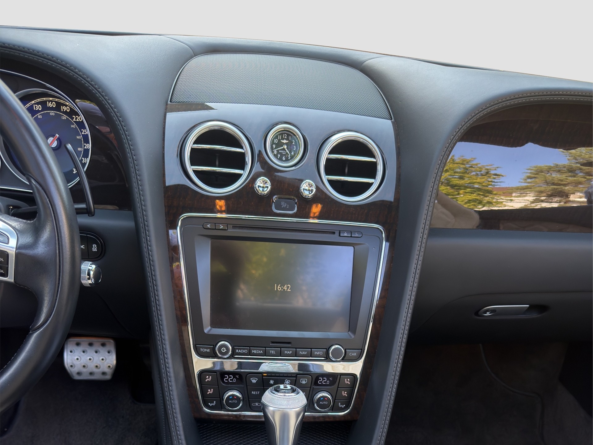 BENTLEY Continental GTC 4.0 V8-image-10