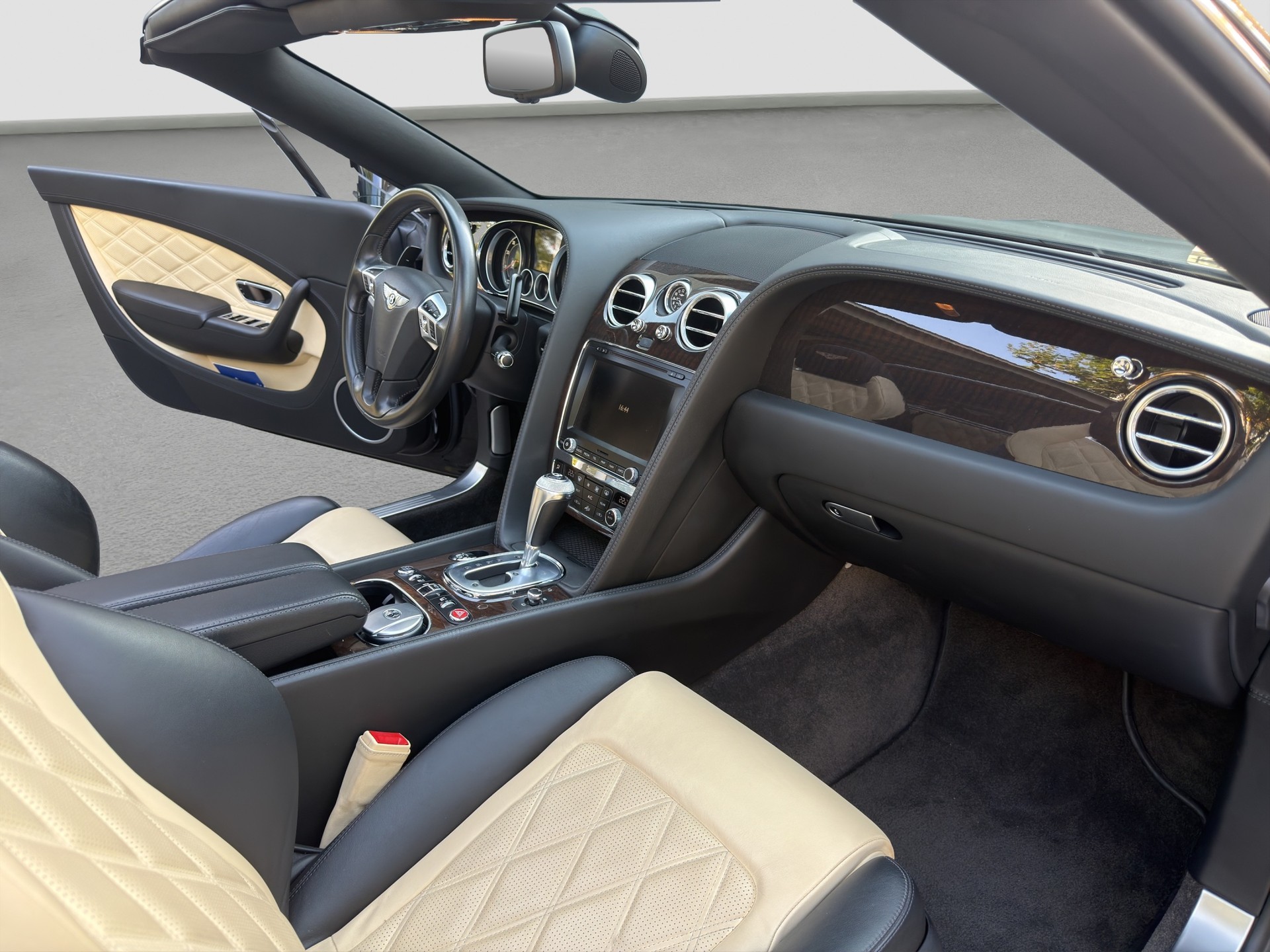 BENTLEY Continental GTC 4.0 V8-image-7