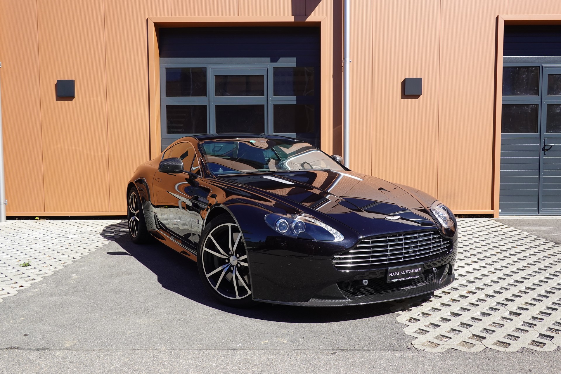 ASTON MARTIN V8 Vantage 4.7 S SP10 - "CH Véhicule * Full Entretien Aston * intérieur cuir noir * Phares xenon * Son Bang&Olufsen"-image-0