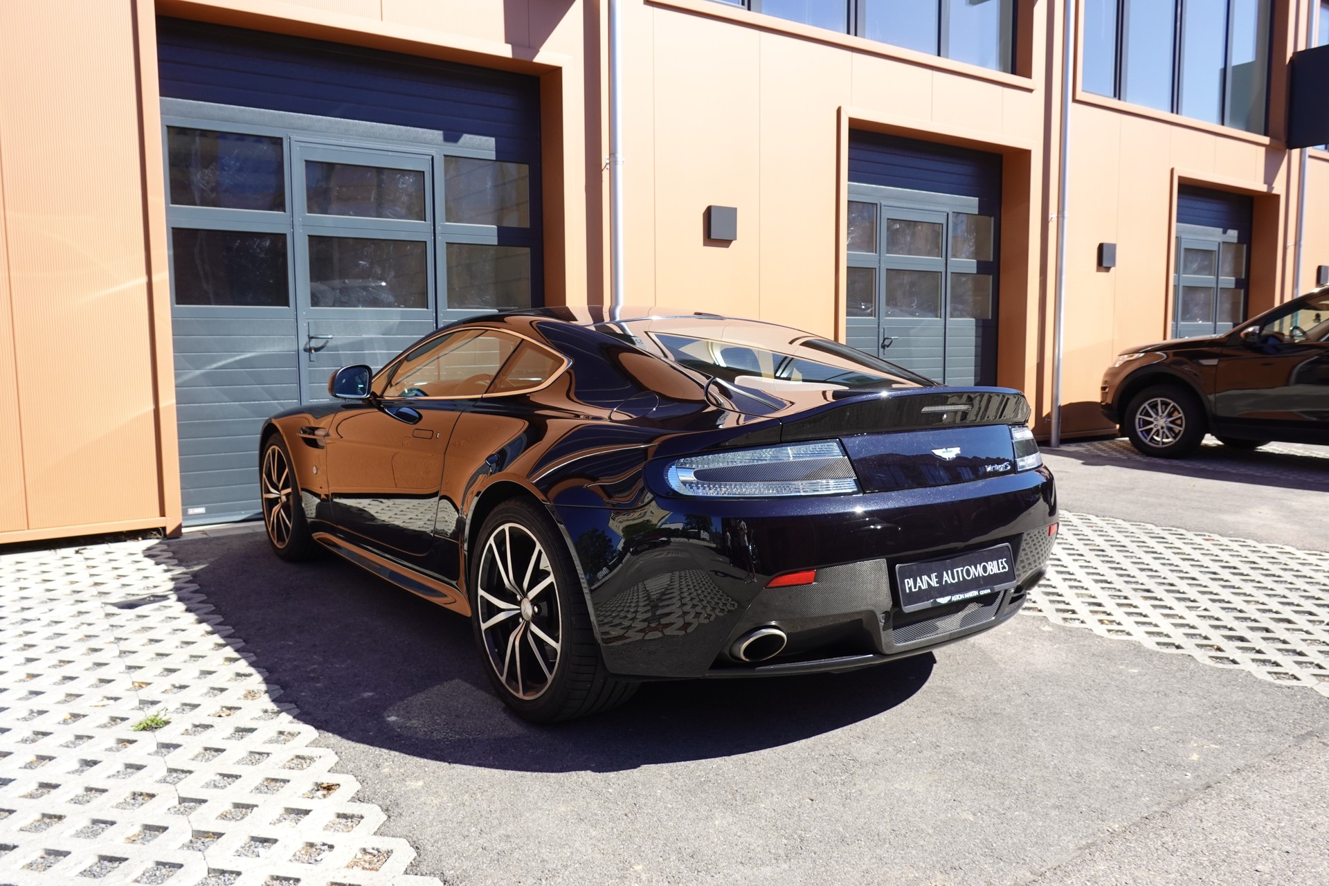 ASTON MARTIN V8 Vantage 4.7 S SP10 - "CH Véhicule * Full Entretien Aston * intérieur cuir noir * Phares xenon * Son Bang&Olufsen"-image-8