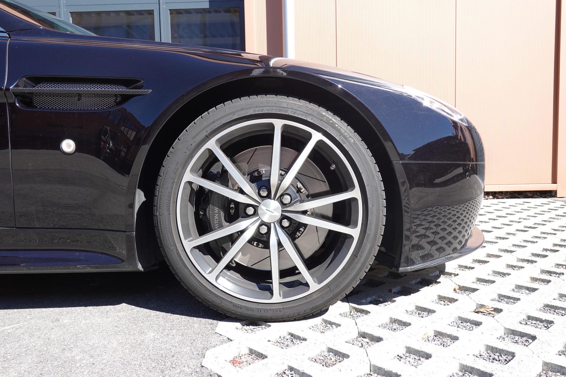 ASTON MARTIN V8 Vantage 4.7 S SP10 - "CH Véhicule * Full Entretien Aston * intérieur cuir noir * Phares xenon * Son Bang&Olufsen"-image-4