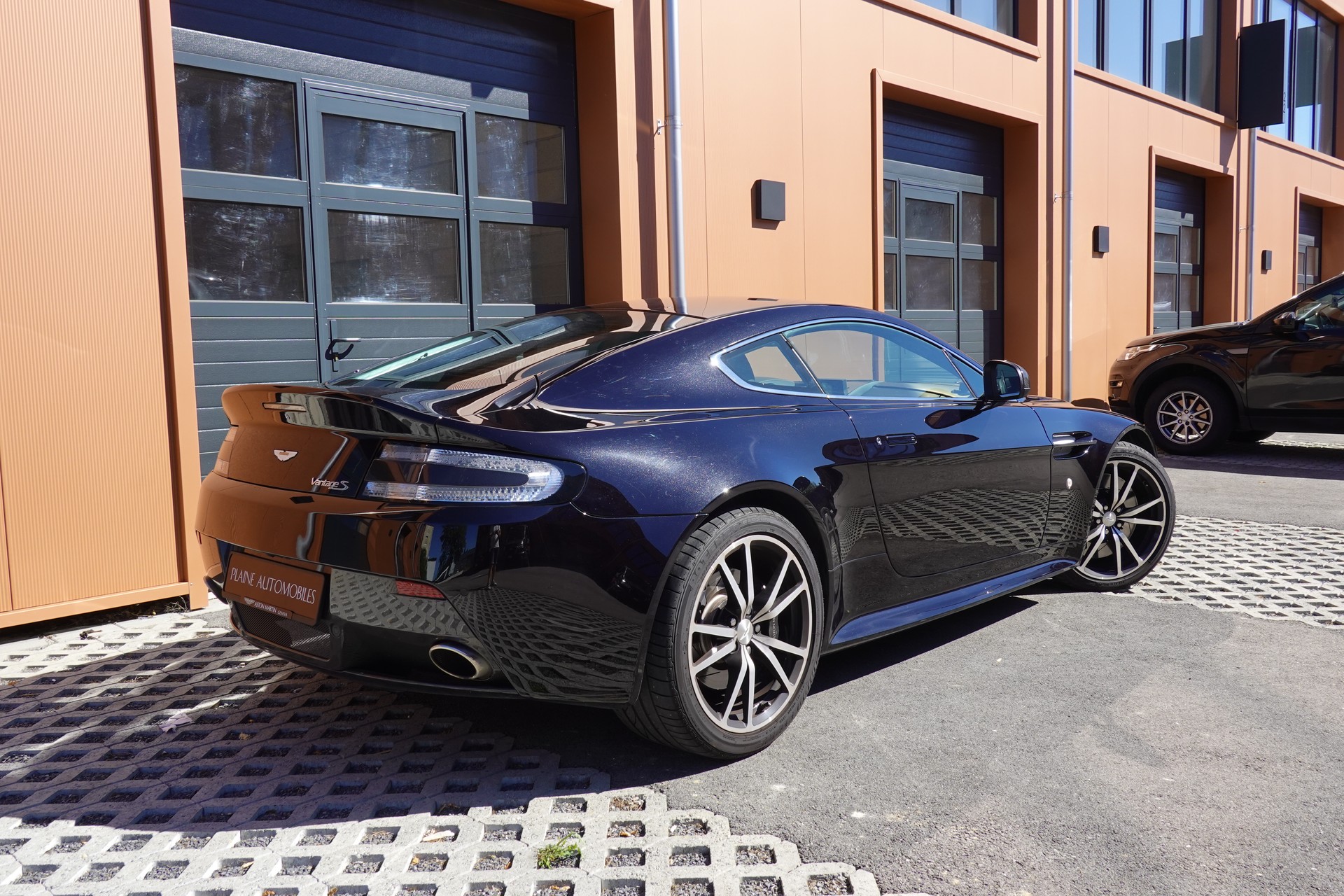 ASTON MARTIN V8 Vantage 4.7 S SP10 - "CH Véhicule * Full Entretien Aston * intérieur cuir noir * Phares xenon * Son Bang&Olufsen"-image-6