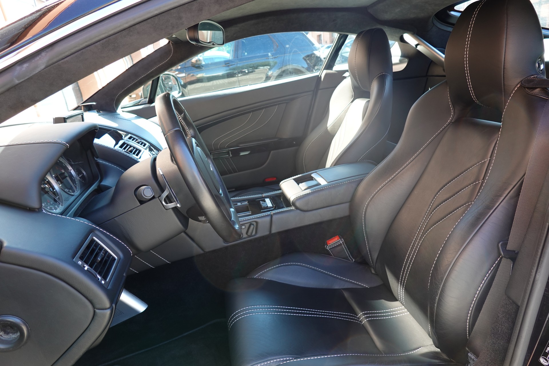 ASTON MARTIN V8 Vantage 4.7 S SP10 - "CH Véhicule * Full Entretien Aston * intérieur cuir noir * Phares xenon * Son Bang&Olufsen"-image-24
