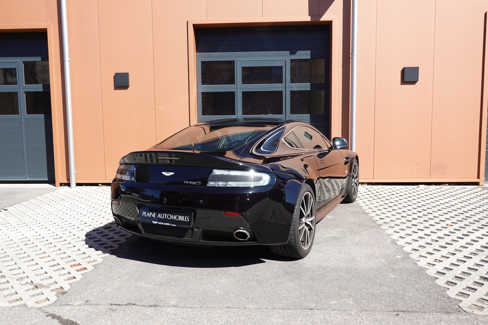 ASTON MARTIN V8 Vantage 4.7 S SP10 - "CH Véhicule * Full Entretien Aston * intérieur cuir noir * Phares xenon * Son Bang&Olufsen"-image-11