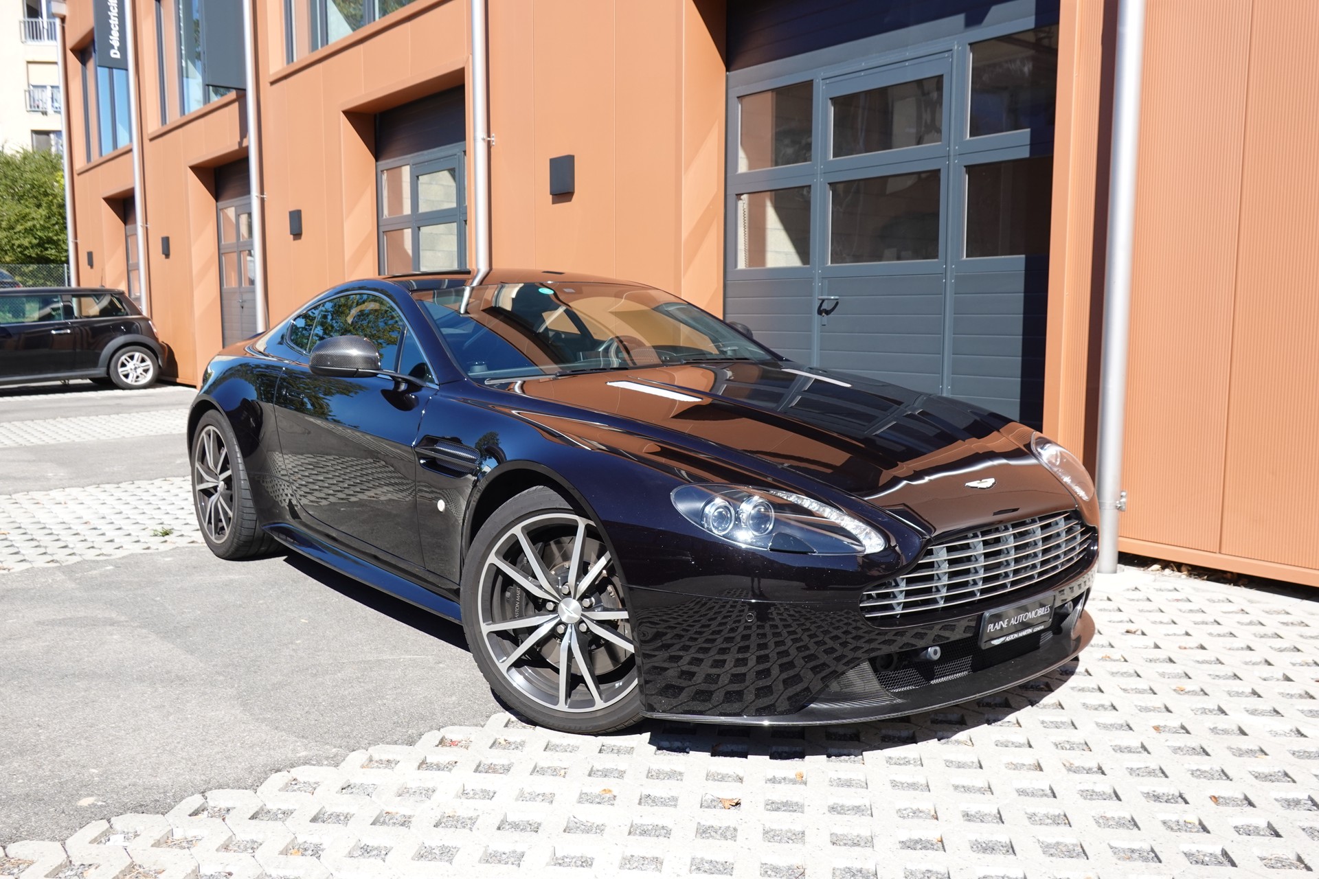 ASTON MARTIN V8 Vantage 4.7 S SP10 - "CH Véhicule * Full Entretien Aston * intérieur cuir noir * Phares xenon * Son Bang&Olufsen"-image-5