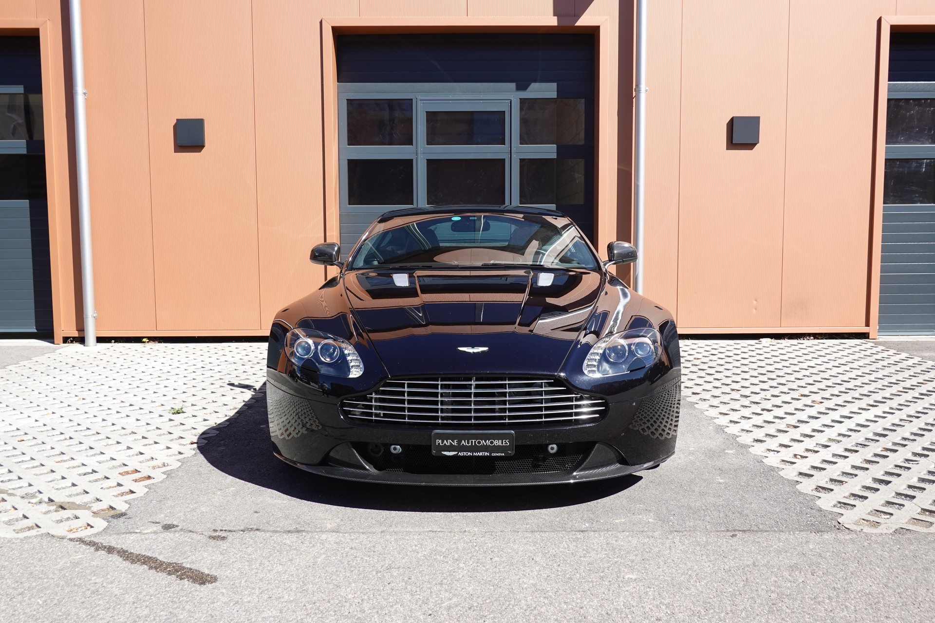 ASTON MARTIN V8 Vantage 4.7 S SP10 - "CH Véhicule * Full Entretien Aston * intérieur cuir noir * Phares xenon * Son Bang&Olufsen"-image-1