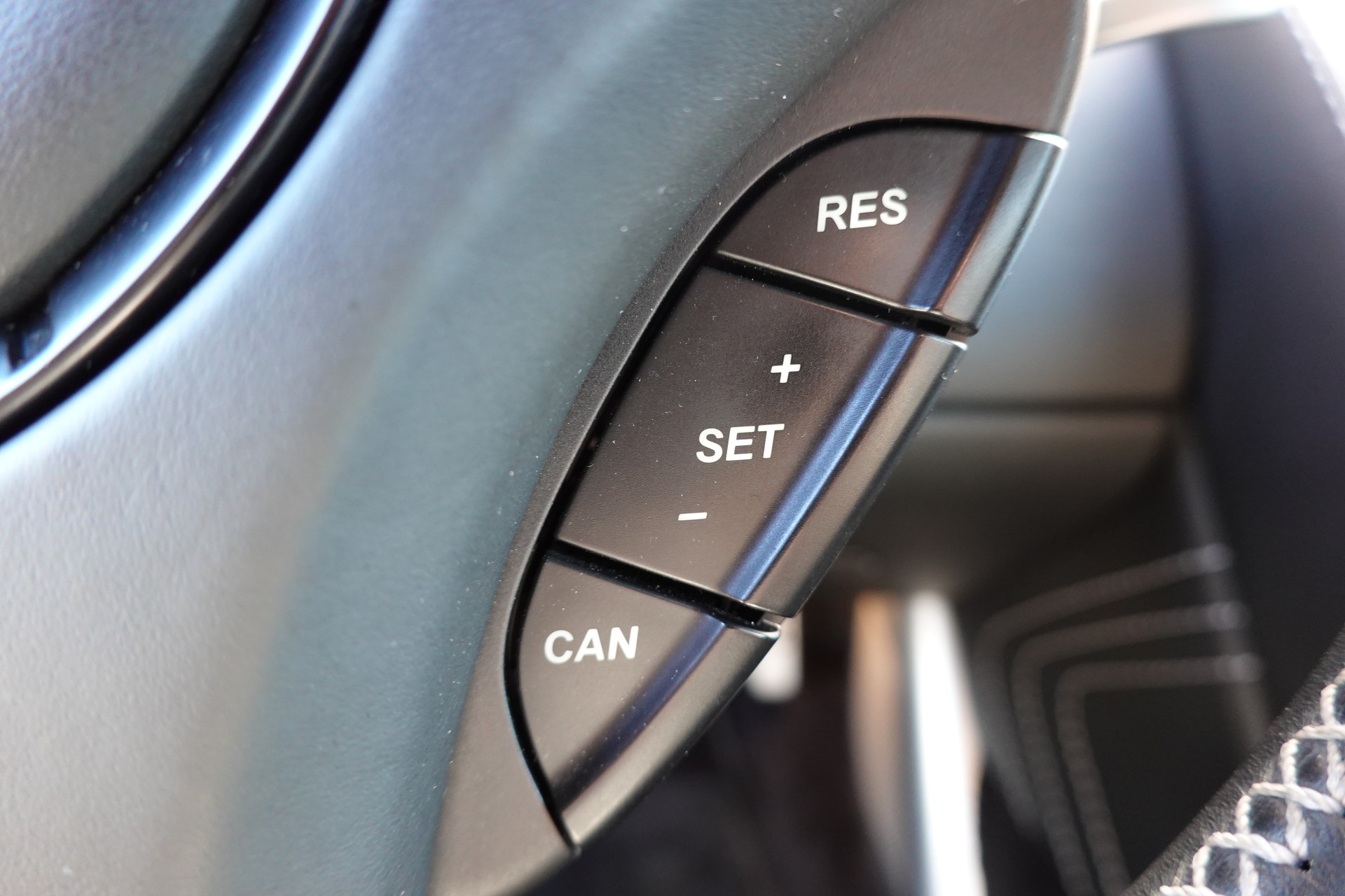 ASTON MARTIN V8 Vantage 4.7 S SP10 - "CH Véhicule * Full Entretien Aston * intérieur cuir noir * Phares xenon * Son Bang&Olufsen"-image-14