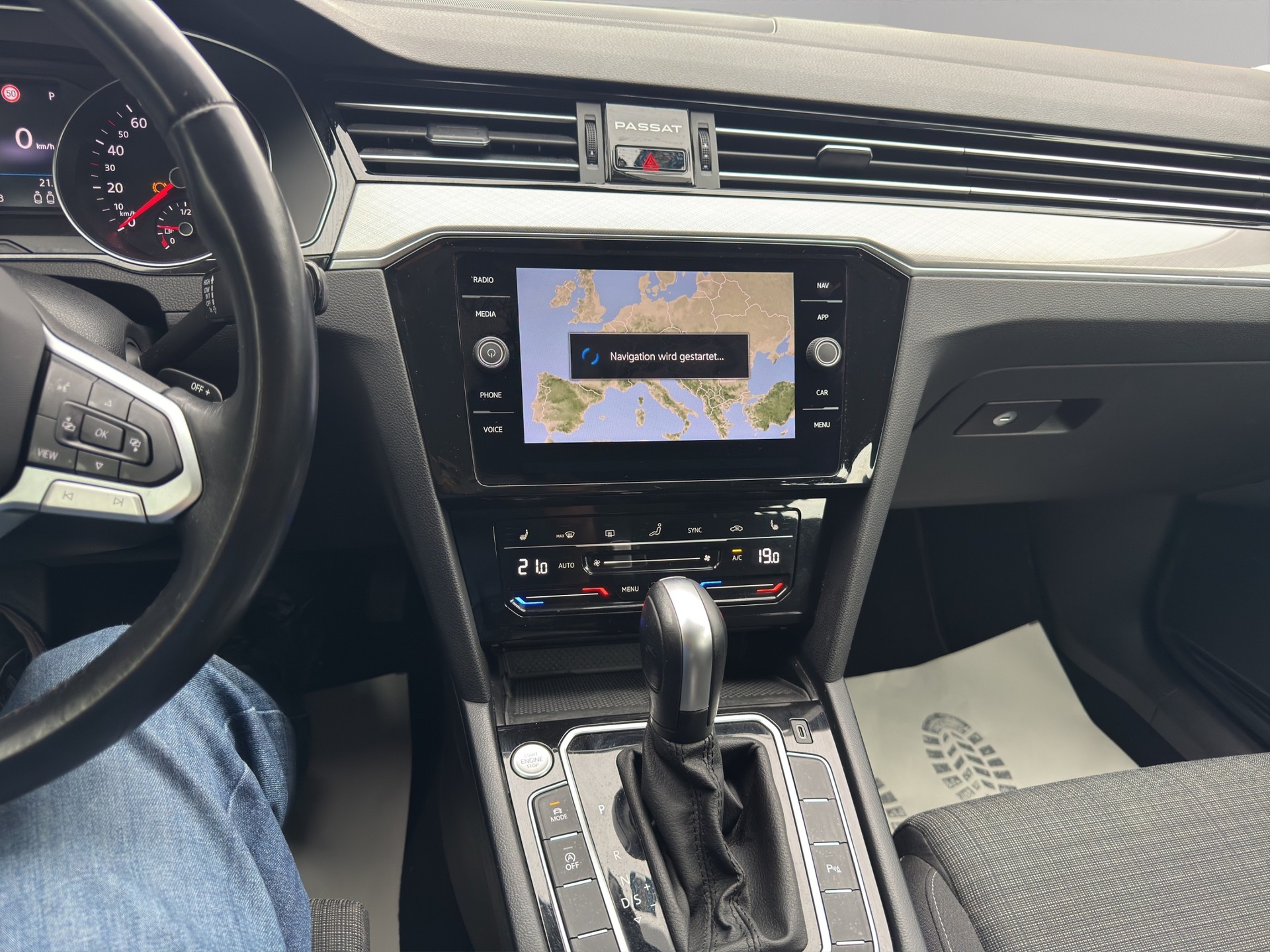VW Passat 2.0 TDI BMT Elegance 4Motion DSG-image-8