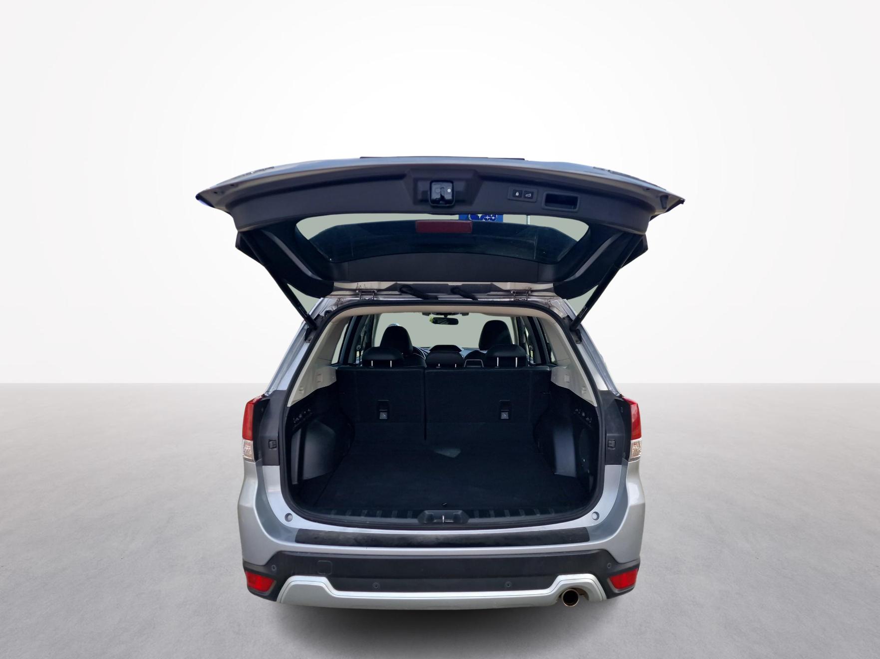 SUBARU Forester Station 2.0i e-Boxer Luxury-image-11