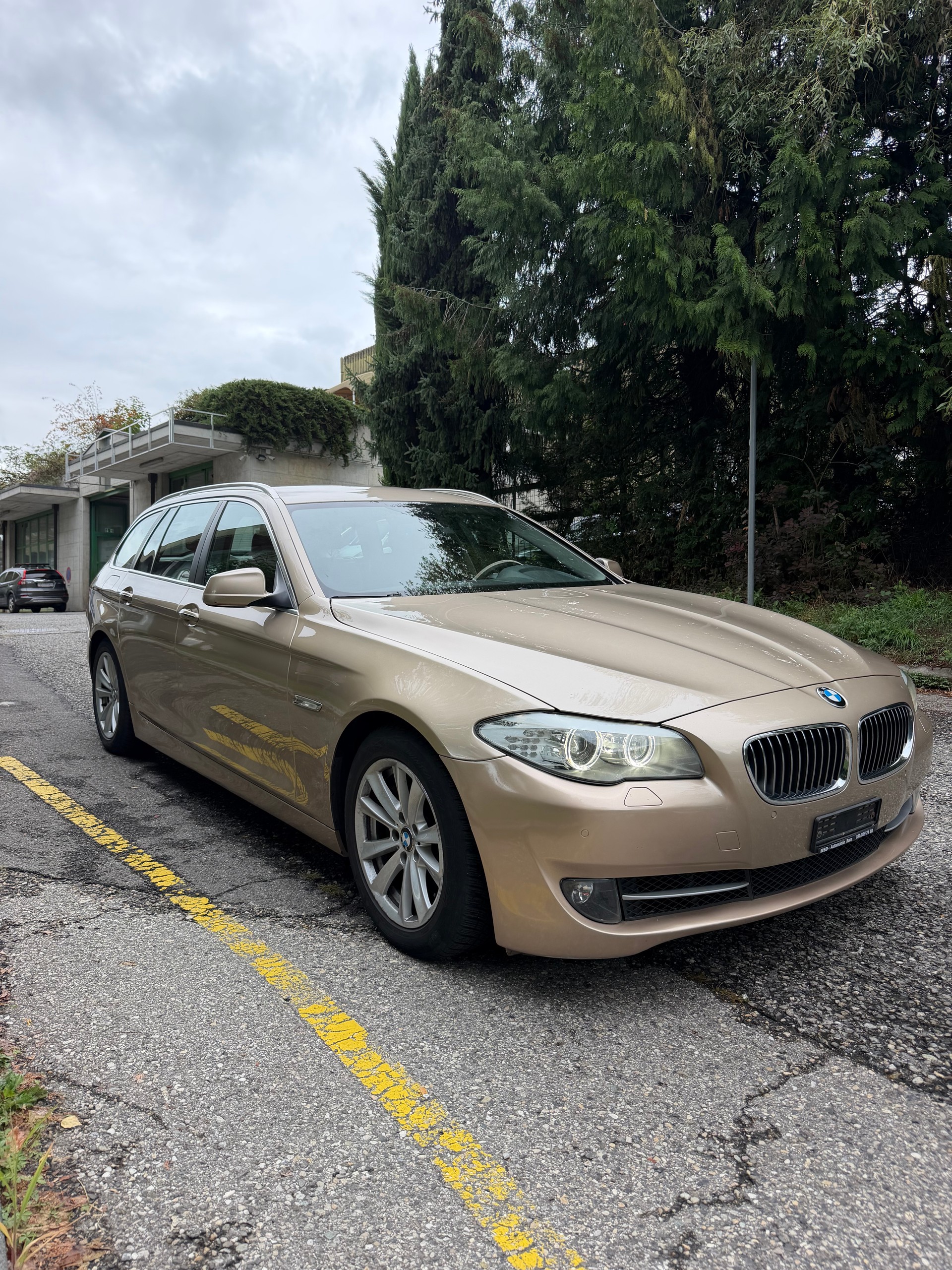 BMW 528i xDrive Touring Steptronic-image-2