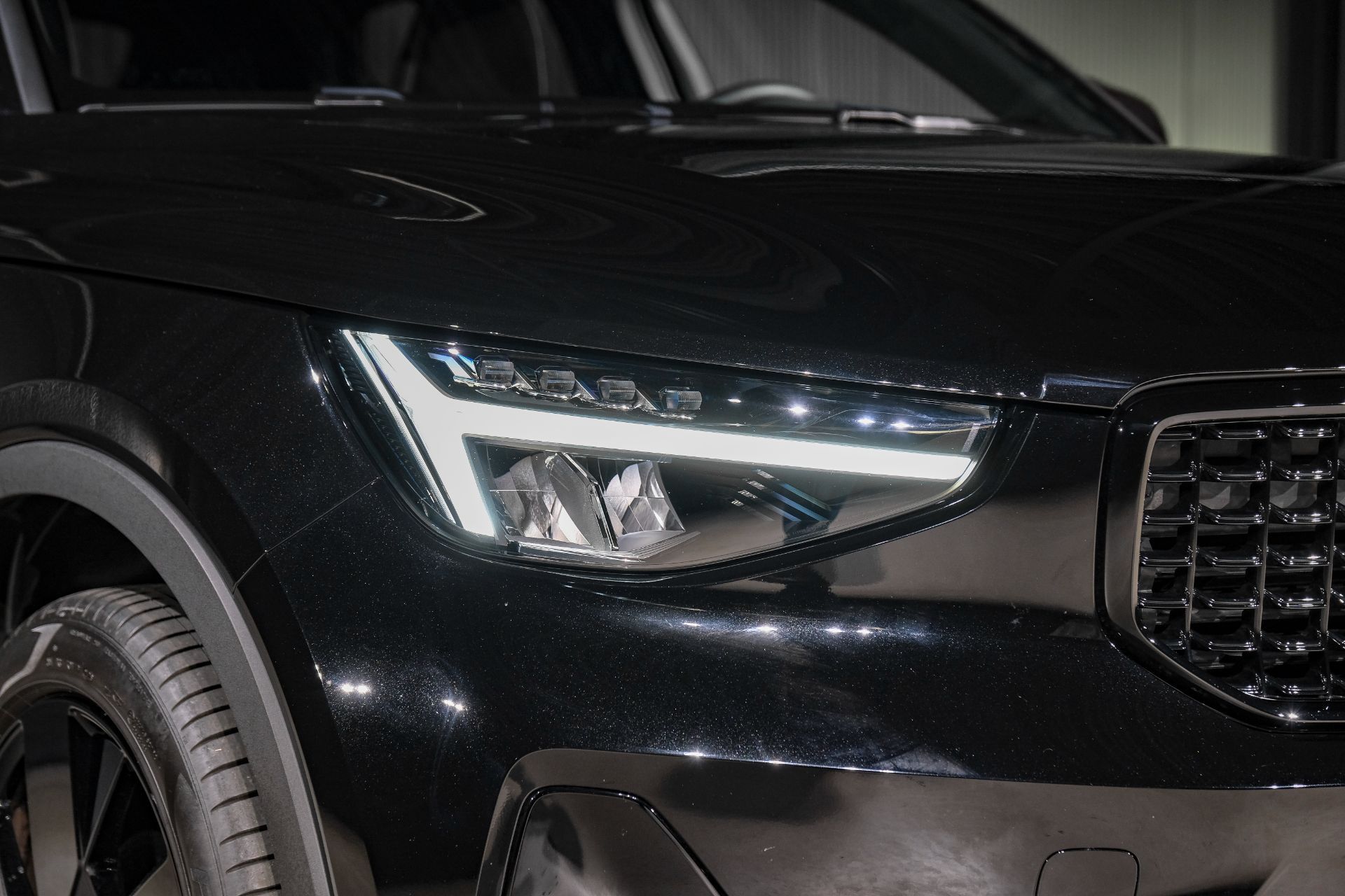 VOLVO XC40 B3 Benzin Mild Hybrid Plus Black Edition DCT-image-26