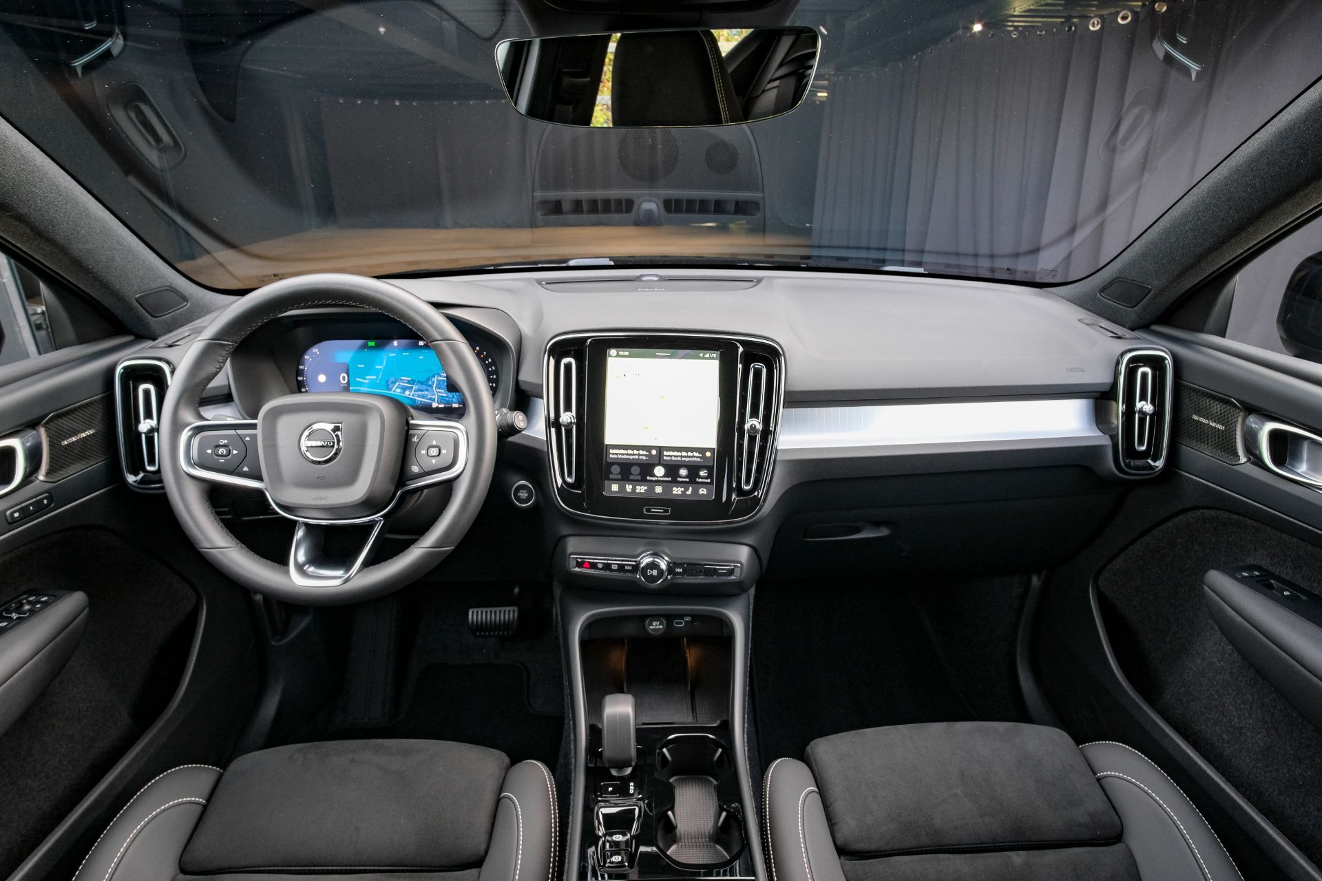 VOLVO XC40 B3 Benzin Mild Hybrid Plus Black Edition DCT-image-14