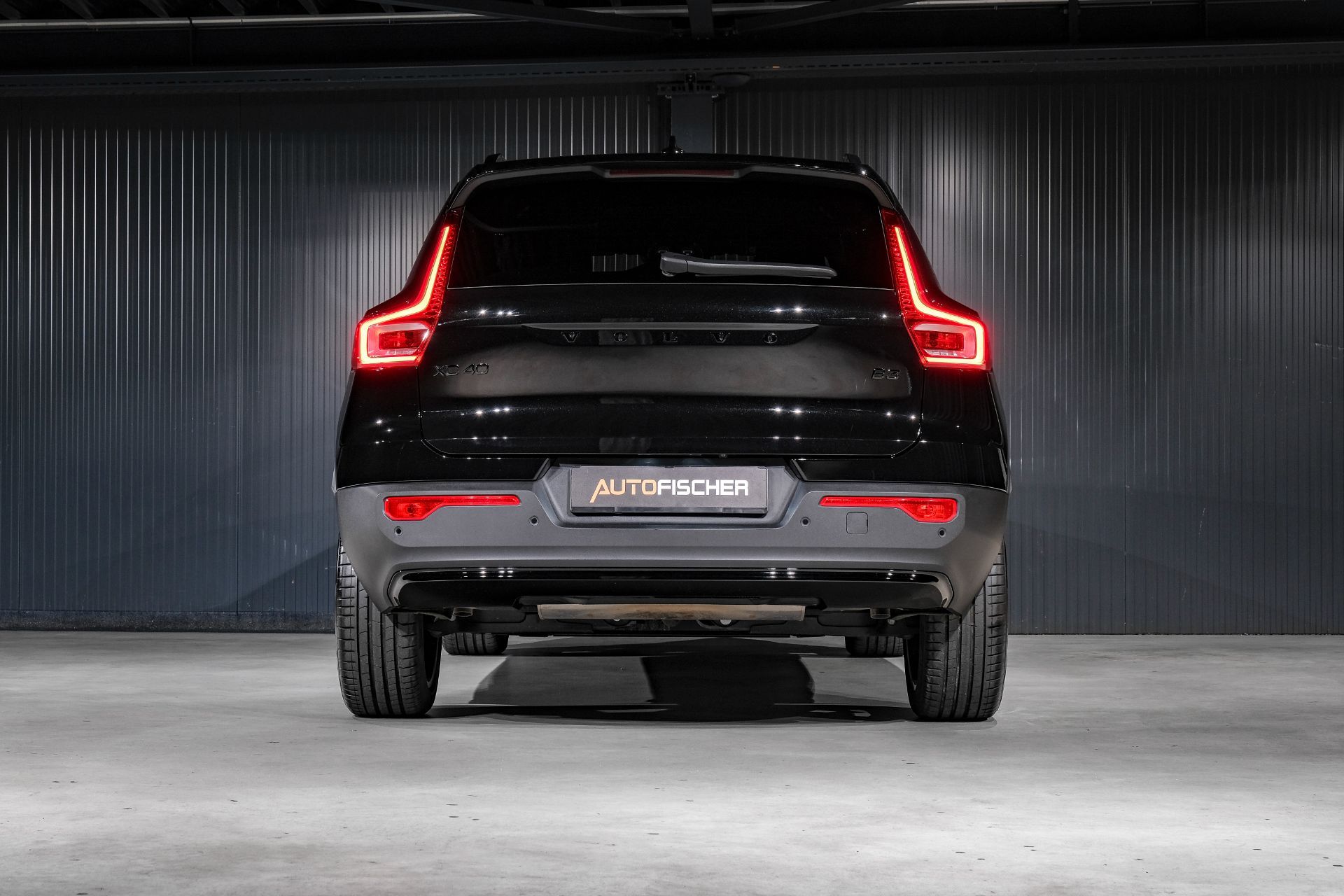 VOLVO XC40 B3 Benzin Mild Hybrid Plus Black Edition DCT-image-5