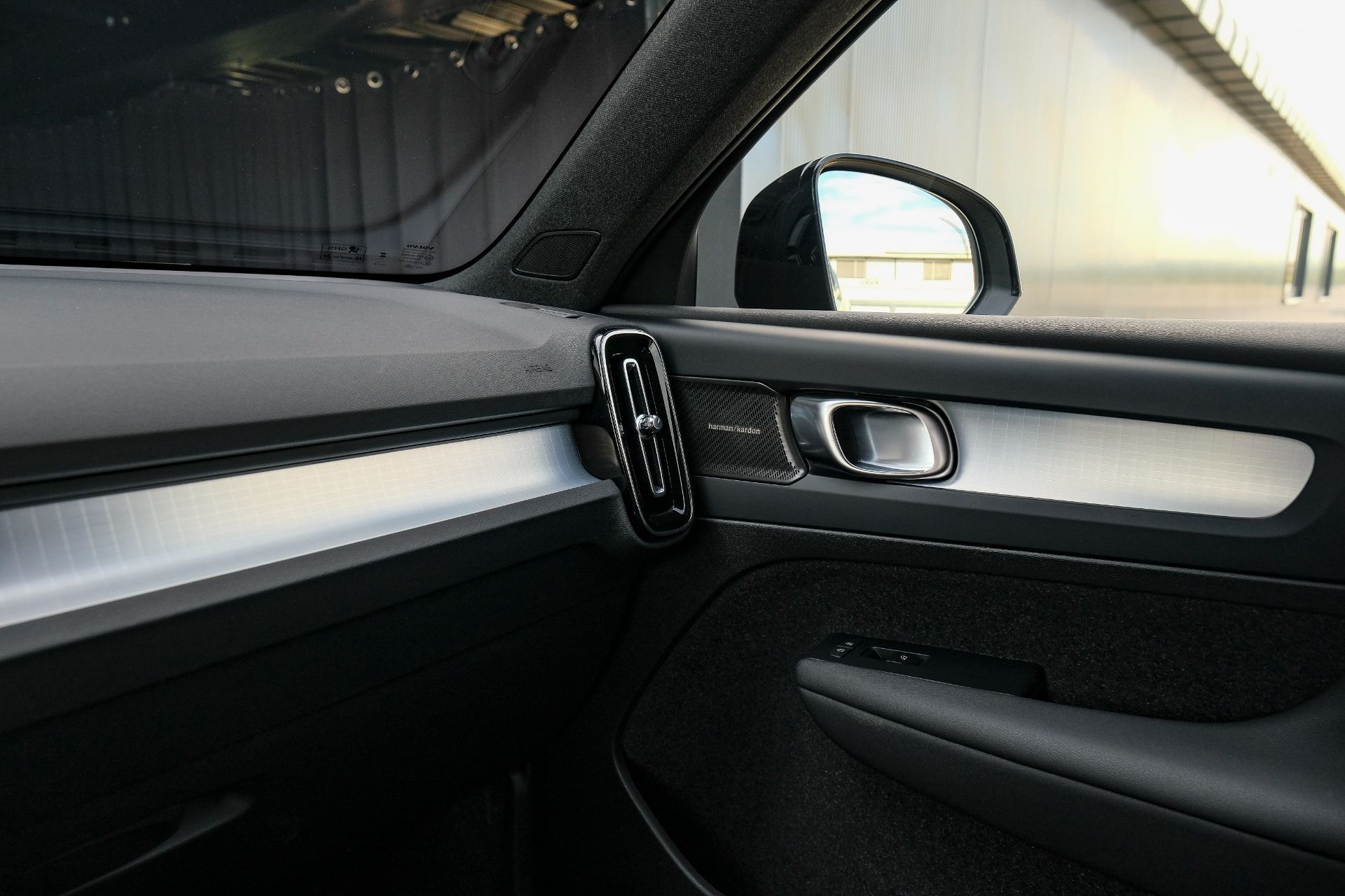 VOLVO XC40 B3 Benzin Mild Hybrid Plus Black Edition DCT-image-21