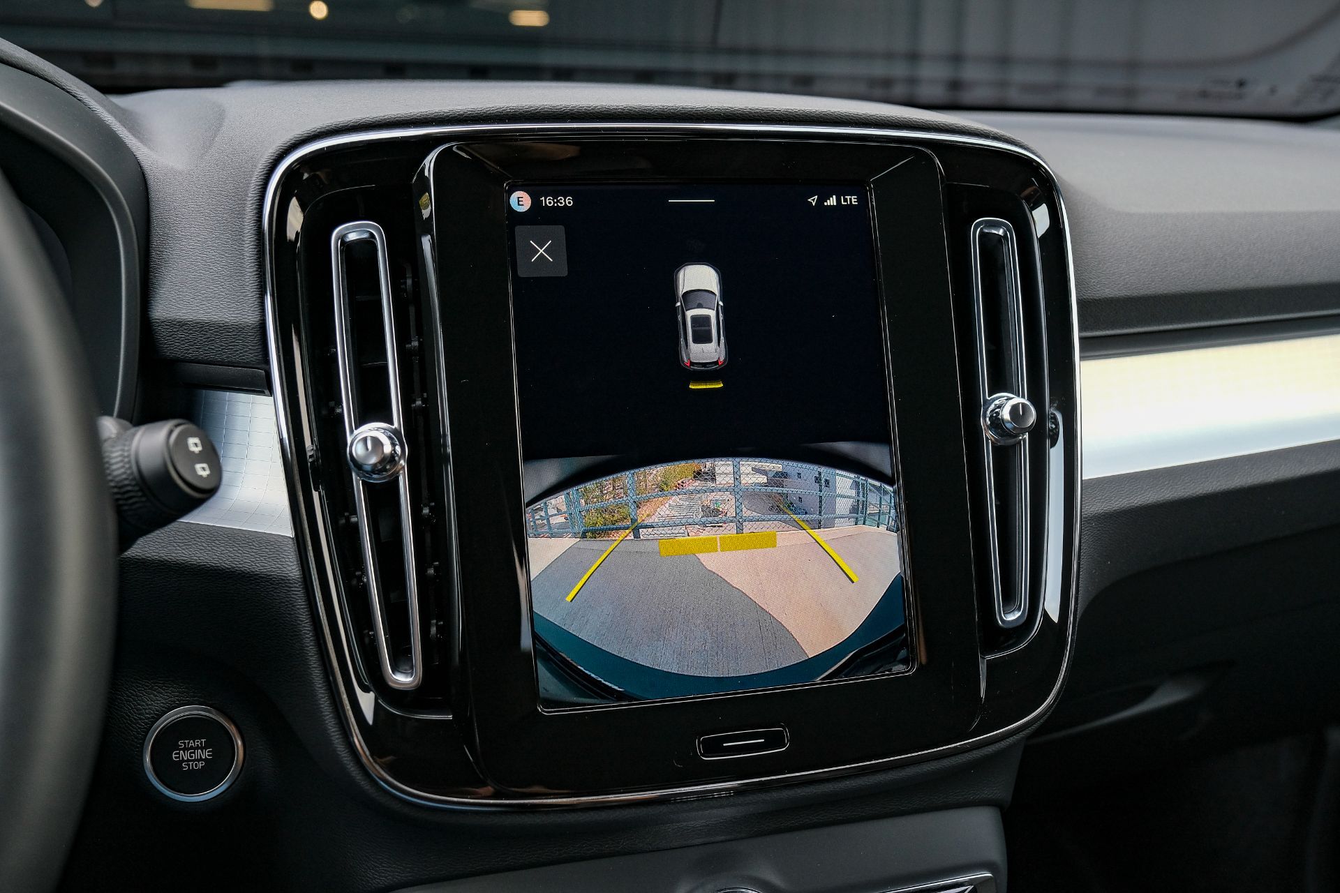 VOLVO XC40 B3 Benzin Mild Hybrid Plus Black Edition DCT-image-18