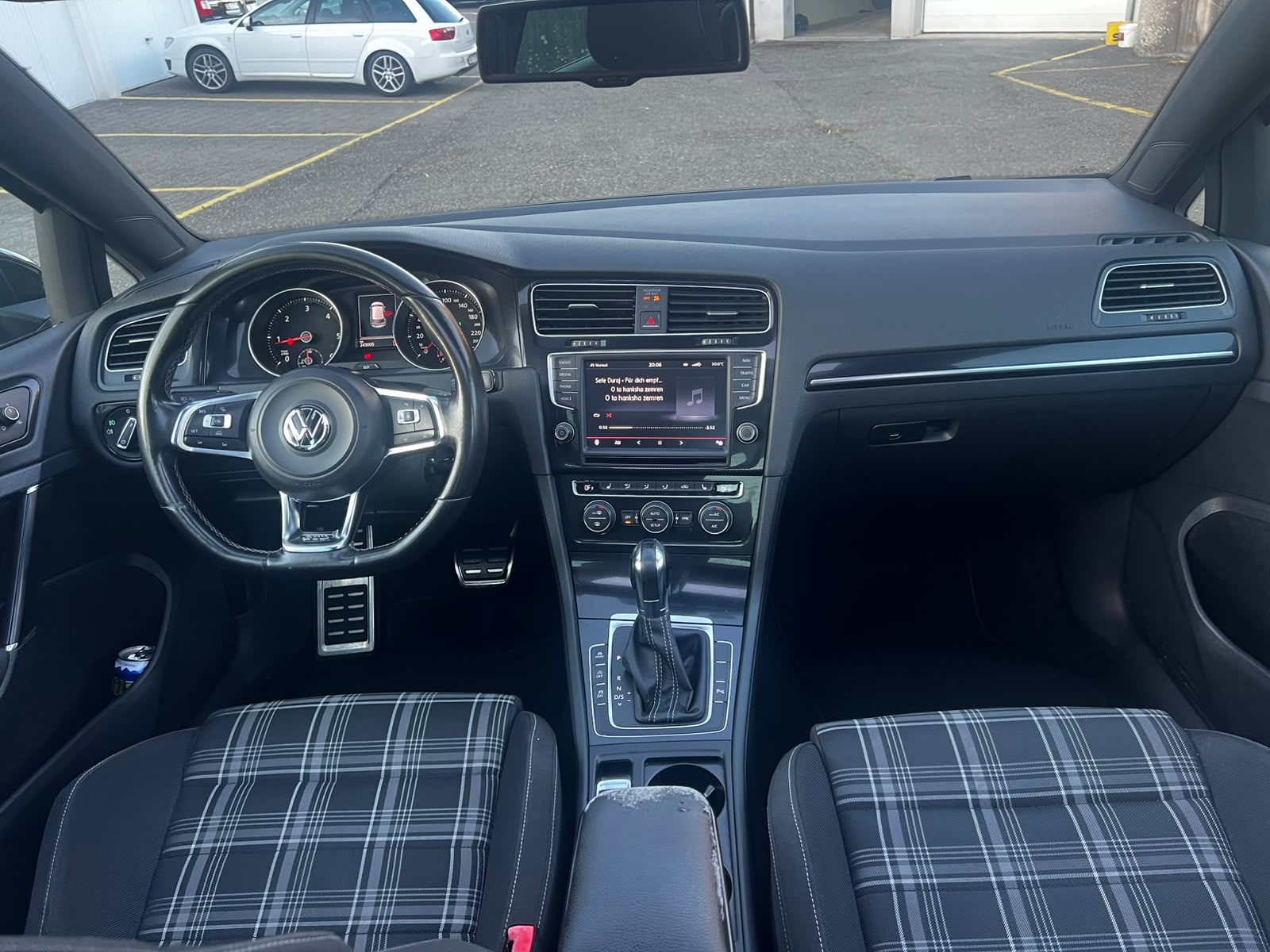 VW Golf 2.0 TDI GTD DSG-image-12