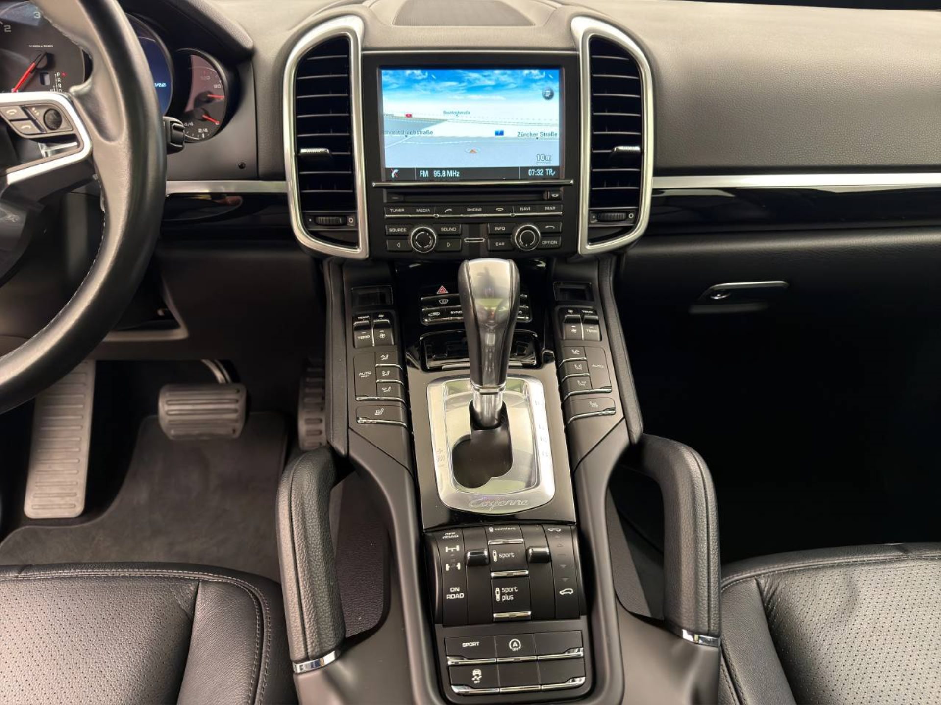 PORSCHE Cayenne Diesel-image-16