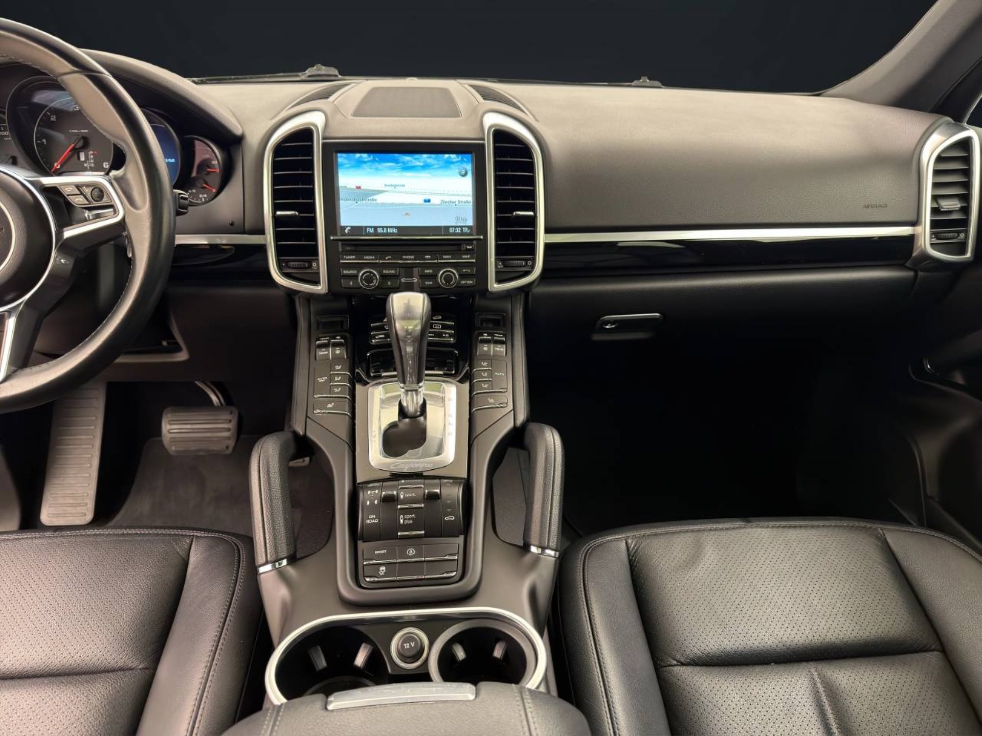 PORSCHE Cayenne Diesel-image-17
