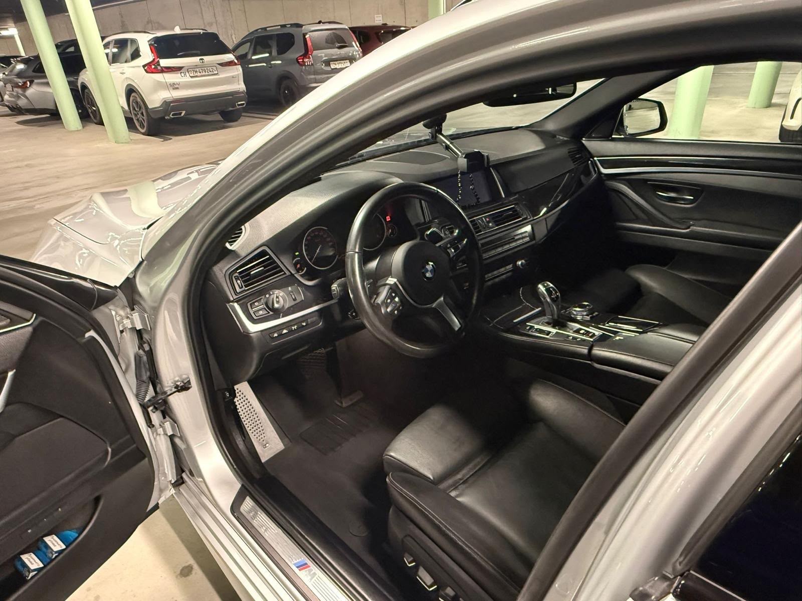 BMW 530d Touring xDrive Modern Line Steptronic-image-9