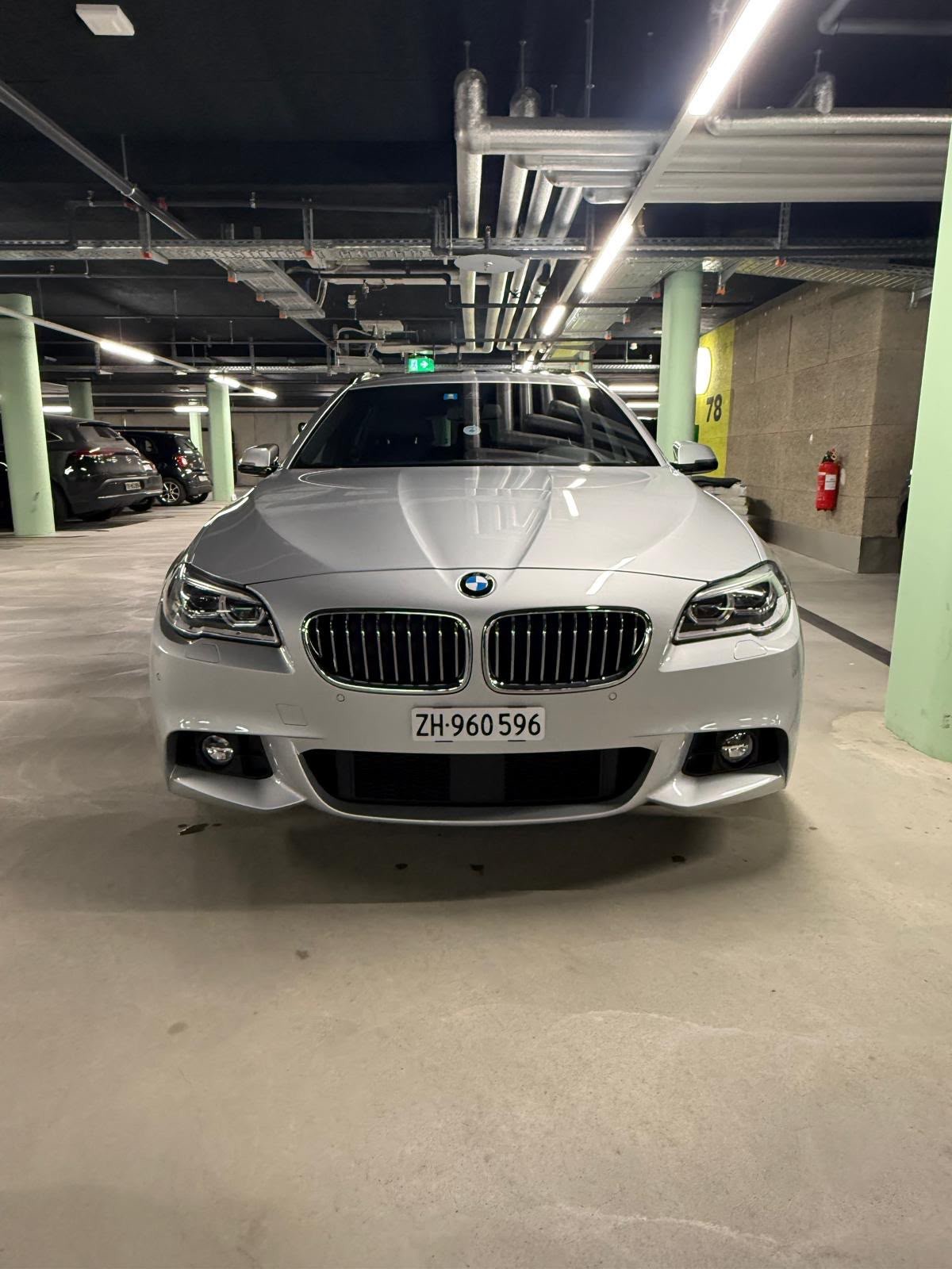 BMW 530d Touring xDrive Modern Line Steptronic-image-0