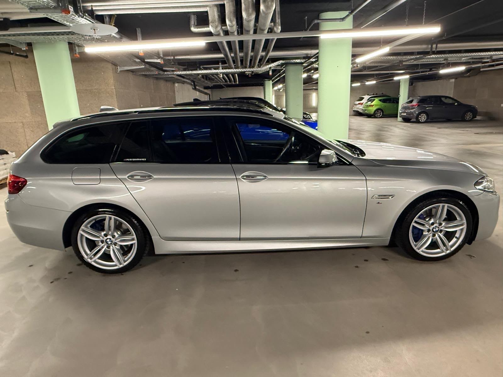 BMW 530d Touring xDrive Modern Line Steptronic-image-3