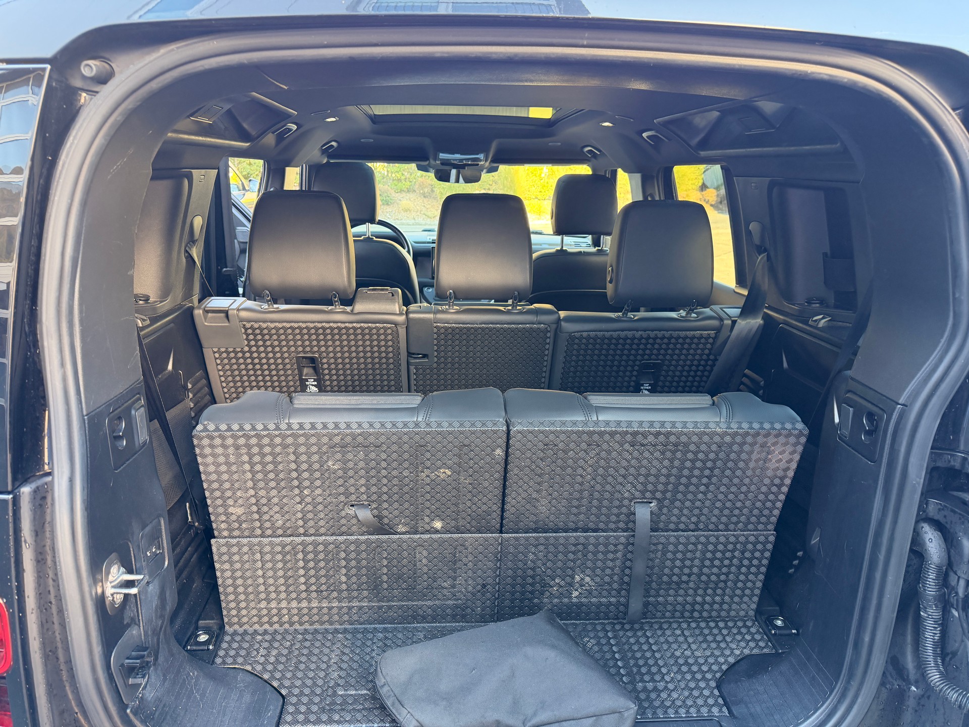 LAND ROVER Defender 110 P300 Si4 X-Dynamic HSE AT8 7-PLÄTZER-image-12