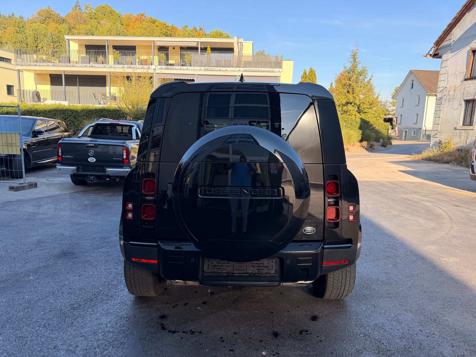 LAND ROVER Defender 110 P300 Si4 X-Dynamic HSE AT8 7-PLÄTZER-image-5