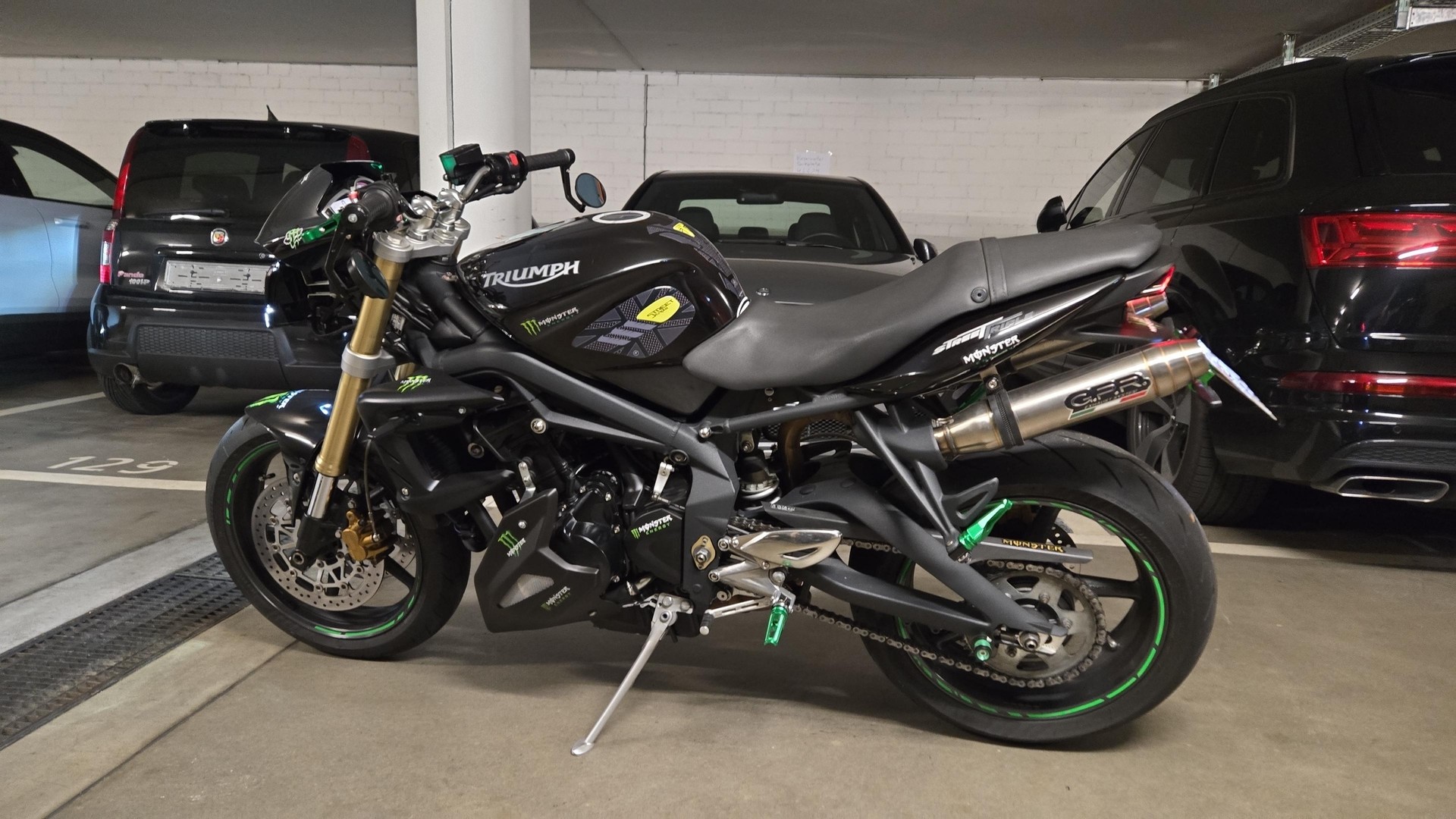 TRIUMPH Street Triple 675