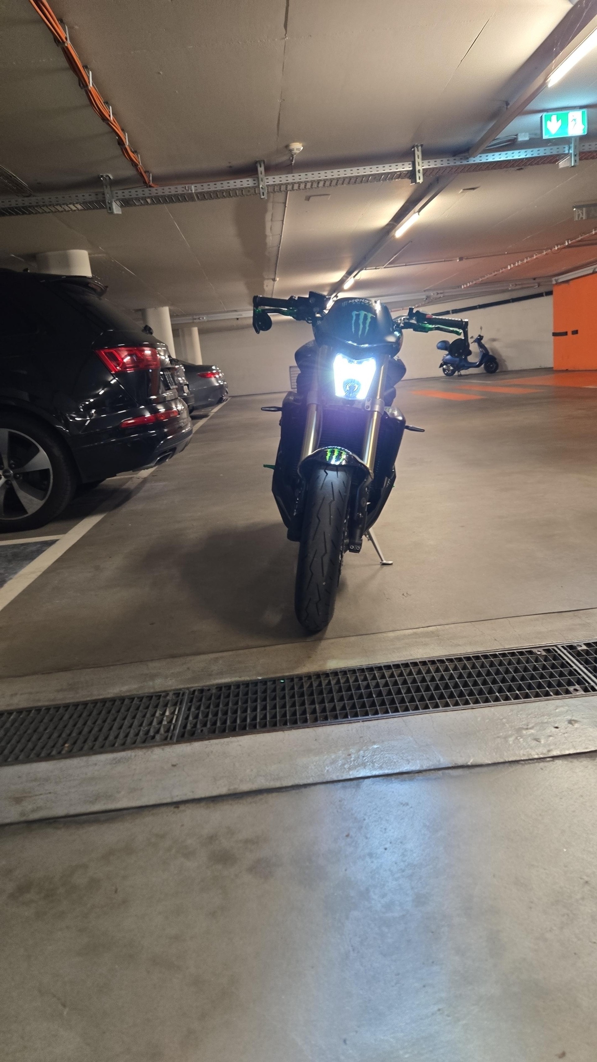 TRIUMPH Street Triple 675-showroom-element-1
