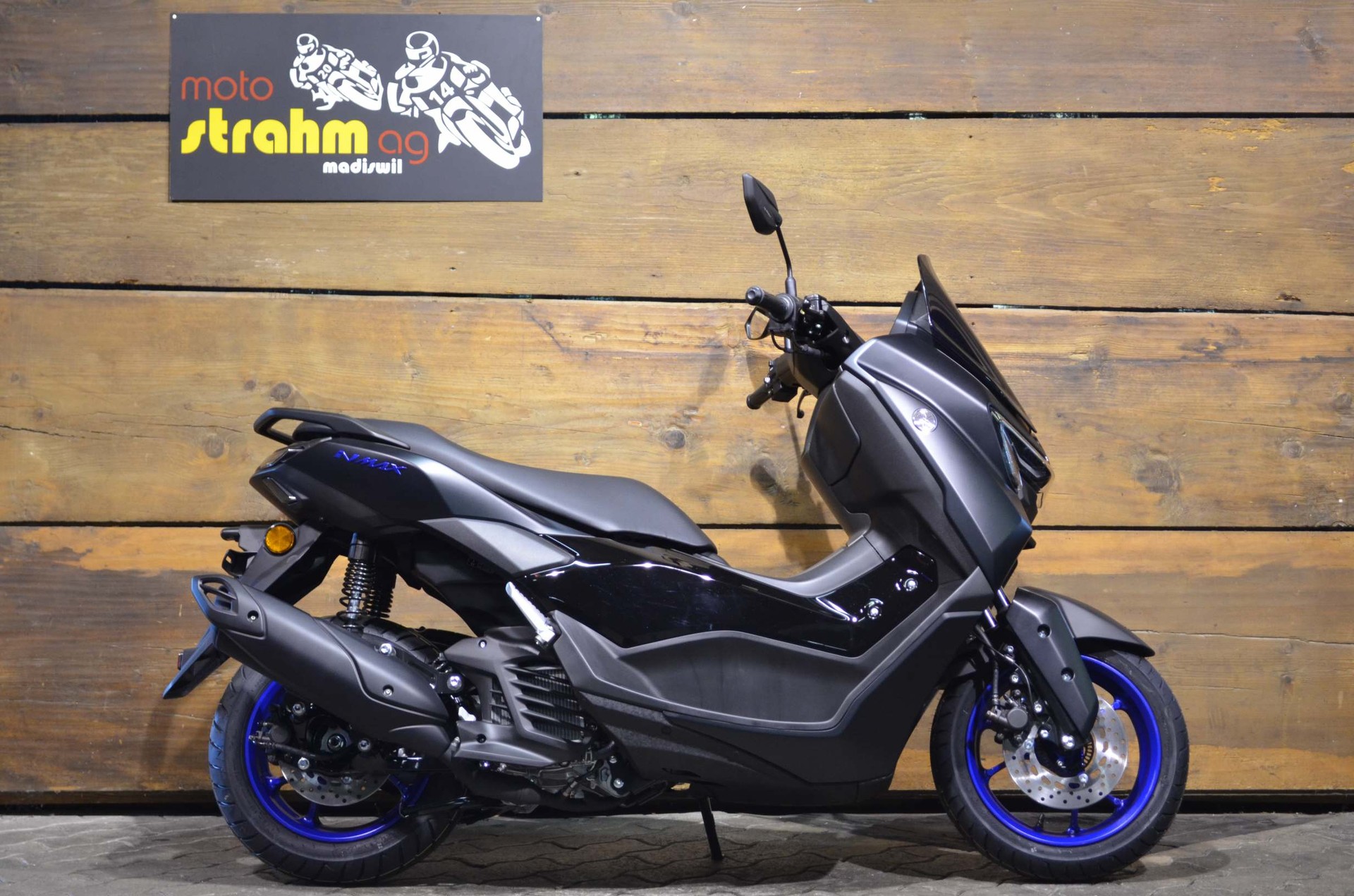 YAMAHA GPD 125 NMAX TechMax-showroom-element-1