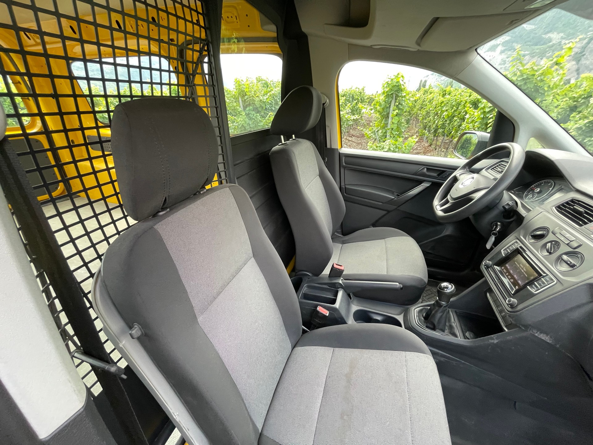 VW Caddy Maxi 2.0TDI 4Motion BlueMotion Technology-image-7