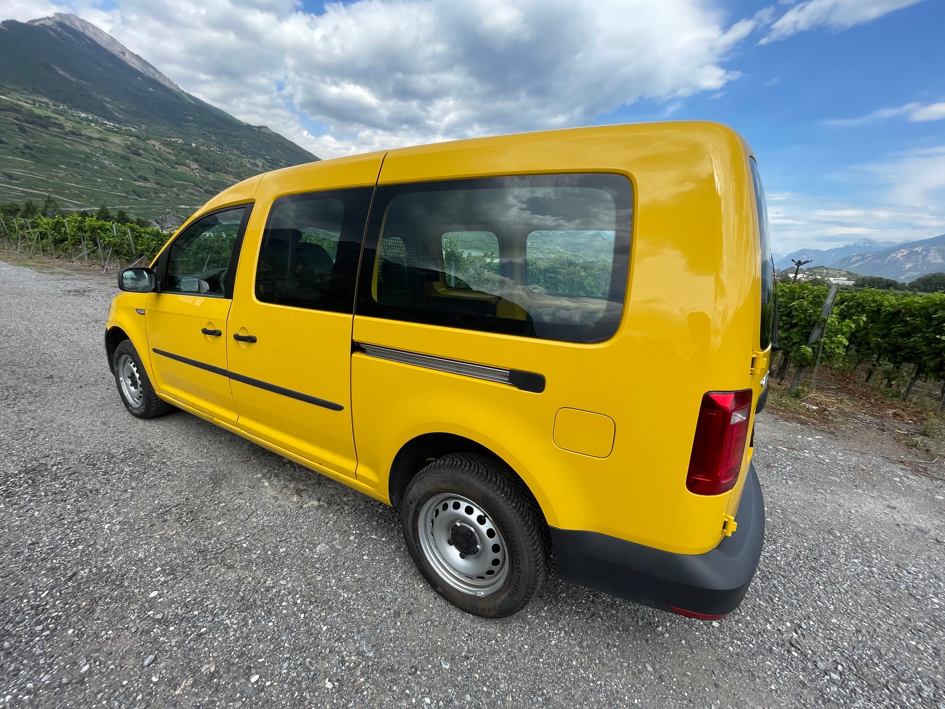 VW Caddy Maxi 2.0TDI 4Motion BlueMotion Technology-image-3