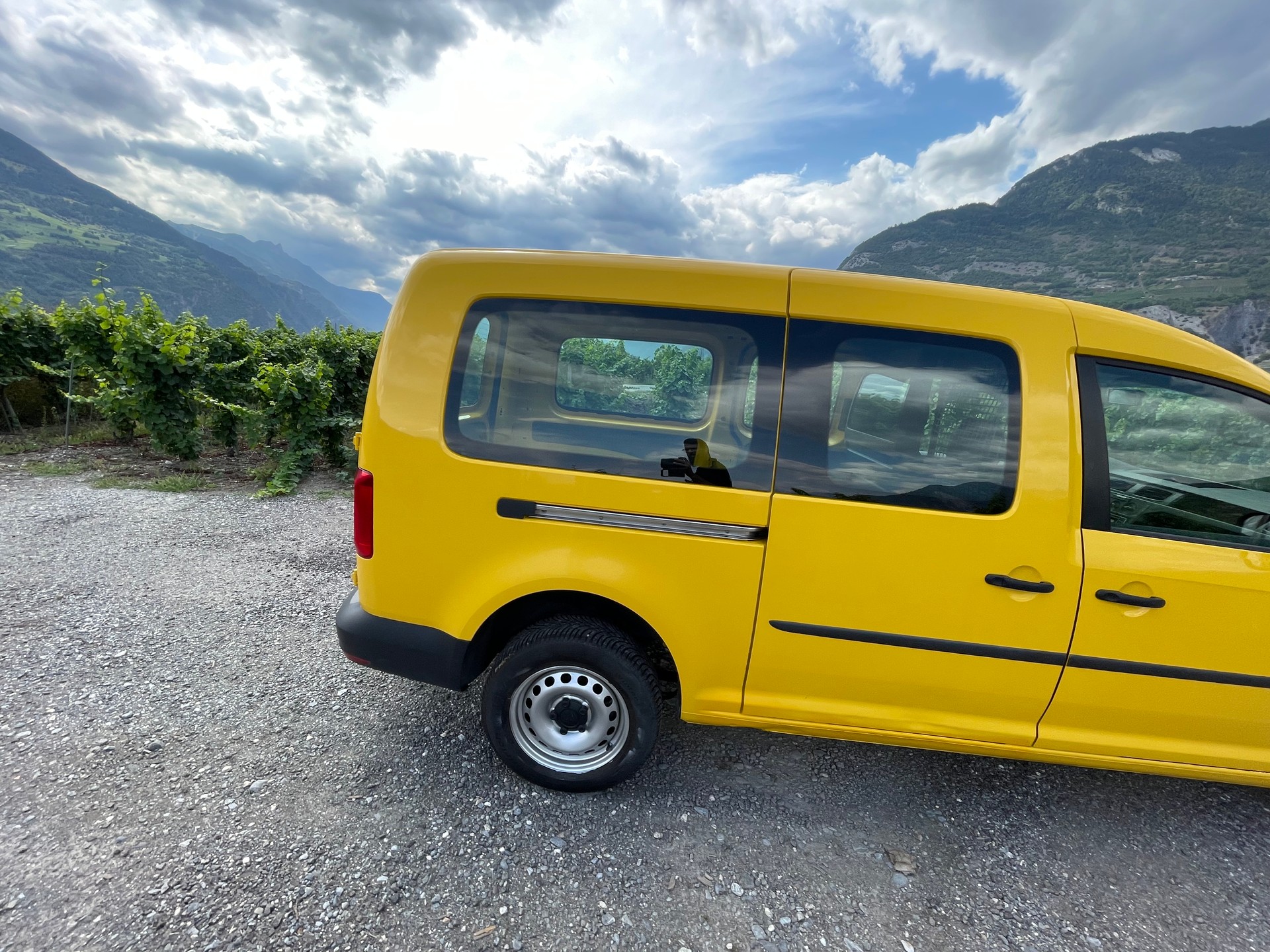 VW Caddy Maxi 2.0TDI 4Motion BlueMotion Technology-image-2