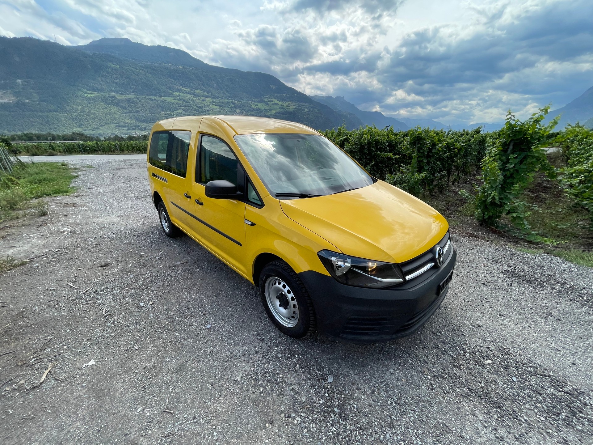 VW Caddy Maxi 2.0TDI 4Motion BlueMotion Technology-image-1