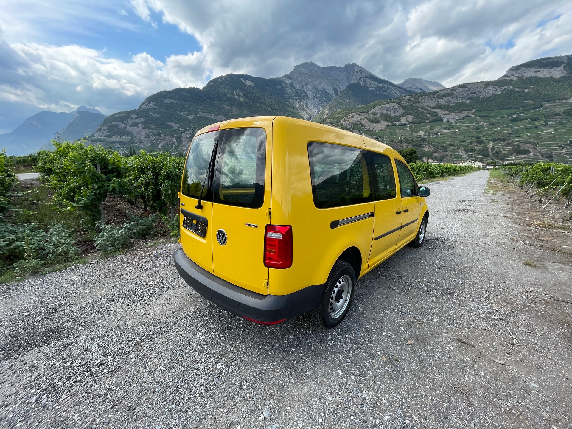 VW Caddy Maxi 2.0TDI 4Motion BlueMotion Technology-image-9