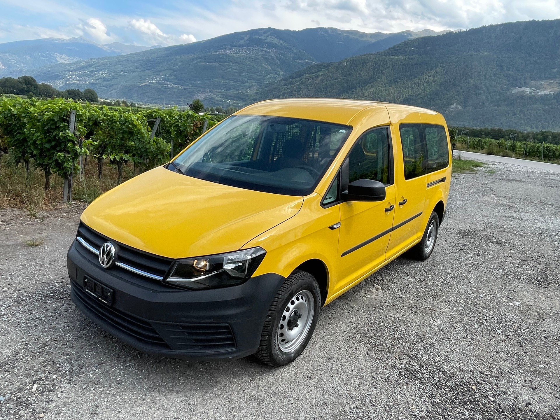 VW Caddy Maxi 2.0TDI 4Motion BlueMotion Technology-image-0