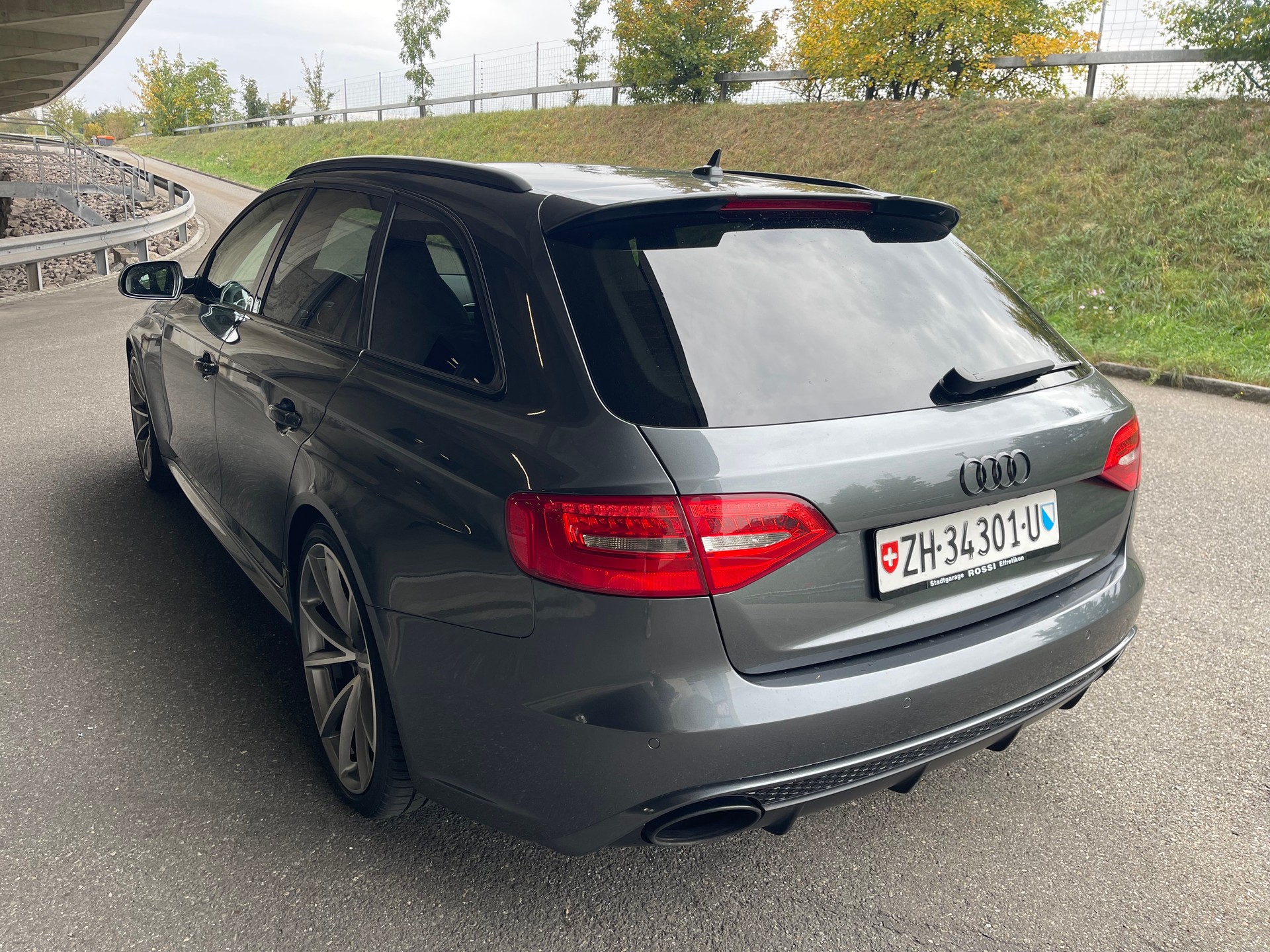 AUDI RS4 Avant 4.2 V8 FSI quattro S-Tronic-image-4