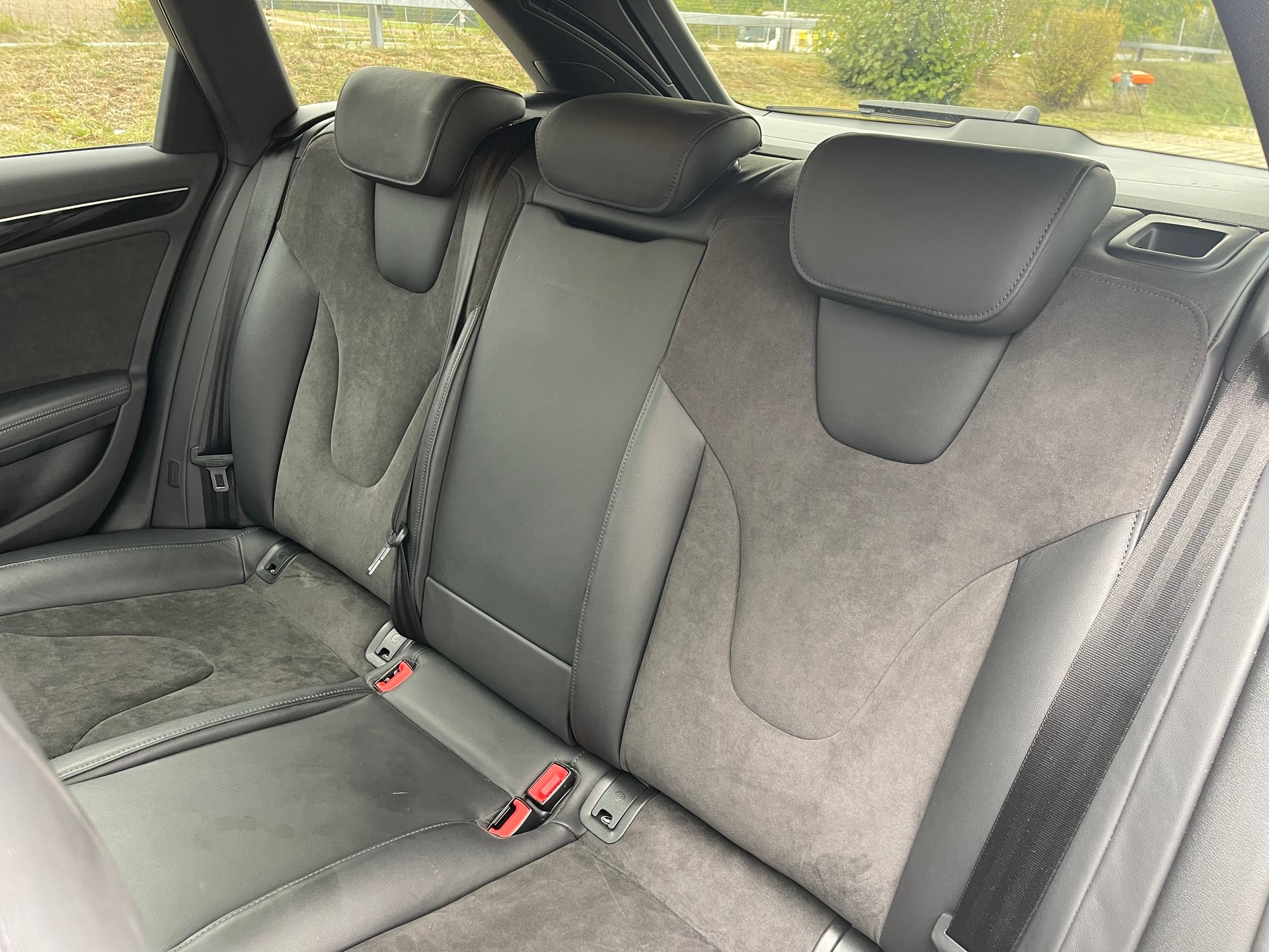 AUDI RS4 Avant 4.2 V8 FSI quattro S-Tronic-image-15
