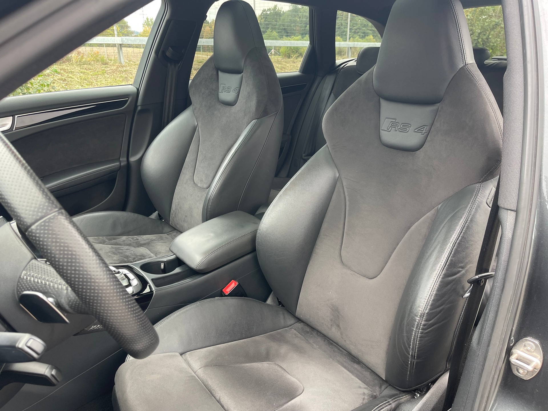 AUDI RS4 Avant 4.2 V8 FSI quattro S-Tronic-image-14