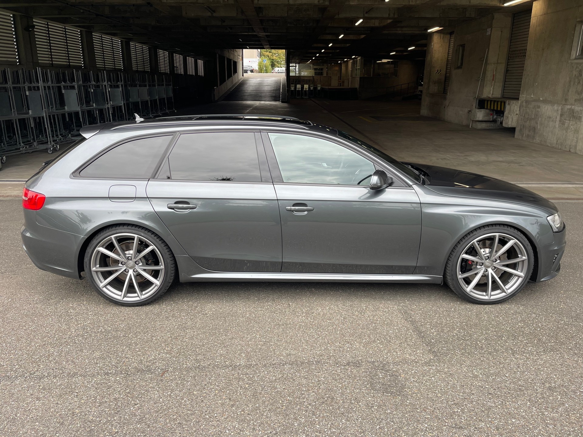 AUDI RS4 Avant 4.2 V8 FSI quattro S-Tronic-image-6